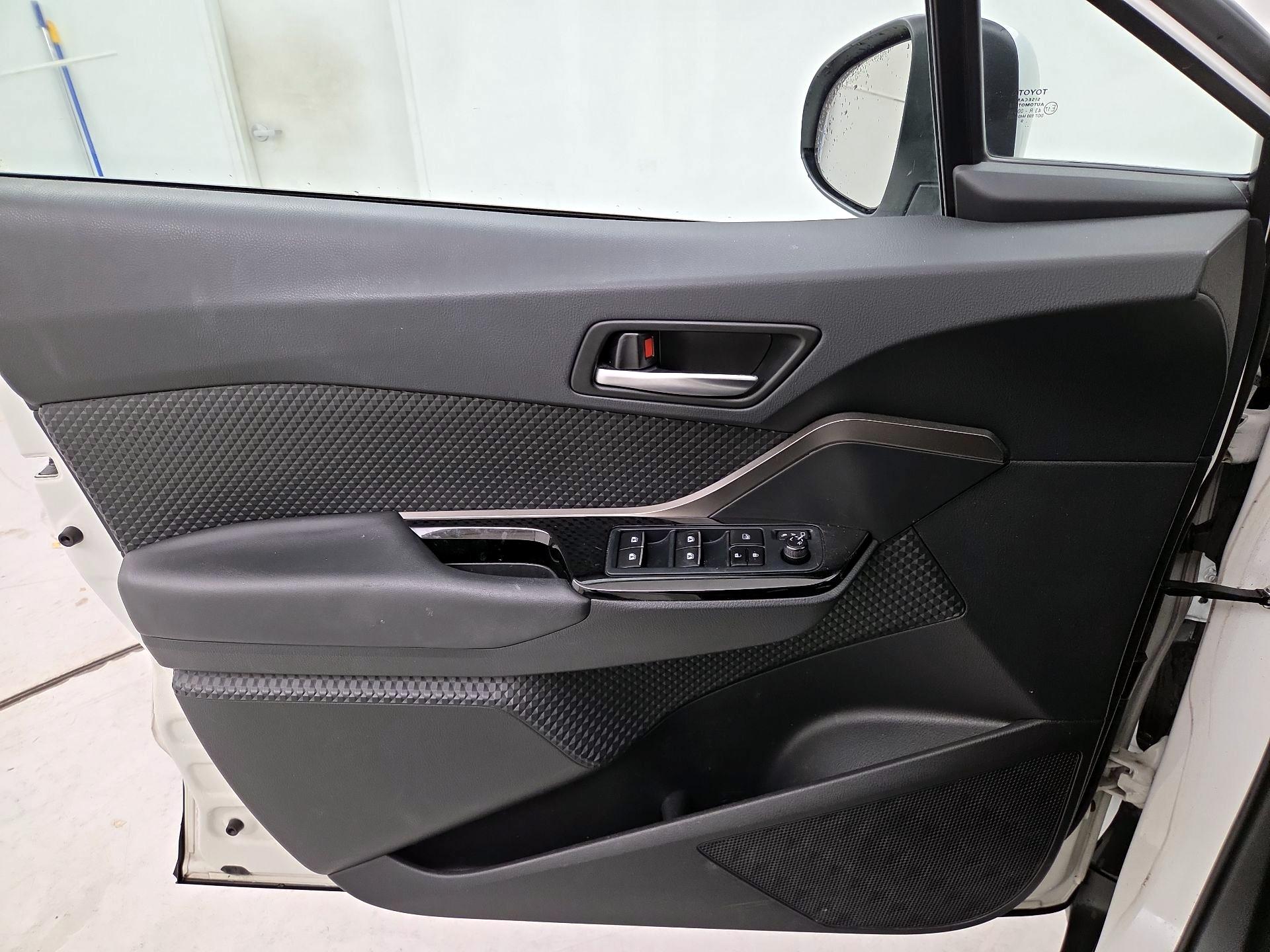Thumbnail: 2019 Toyota C-HR - 12