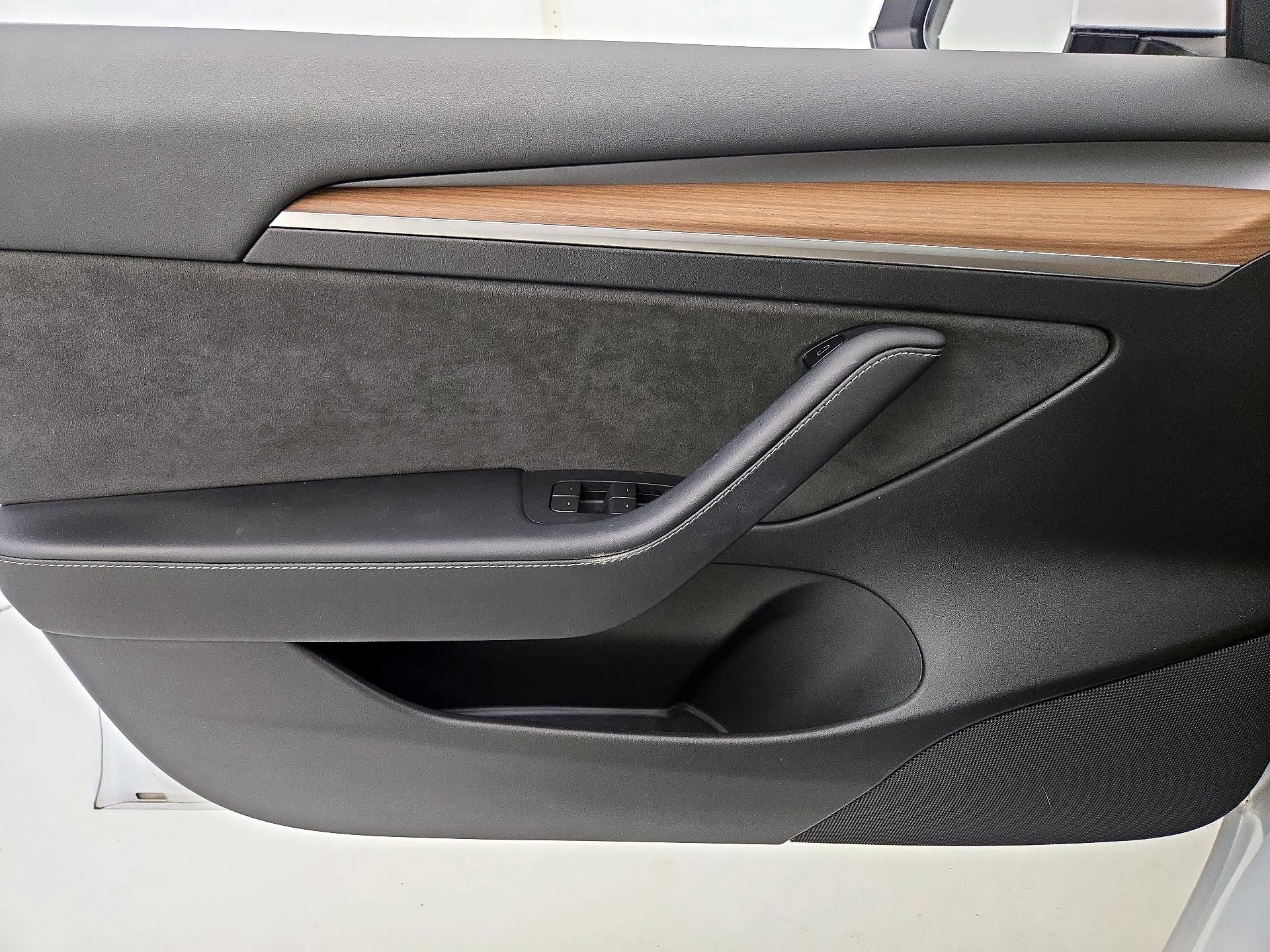 Thumbnail: 2022 Tesla Model 3 - 12