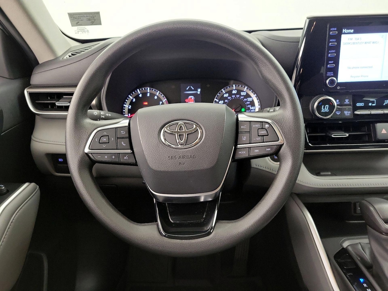 2020 Toyota Highlander L - Photo 11