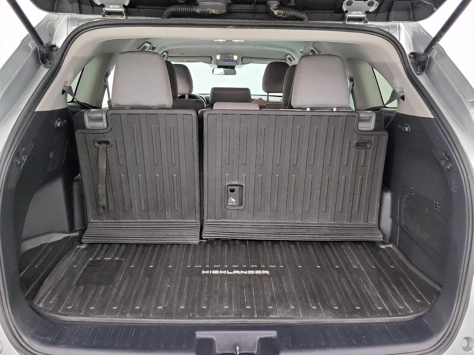 2020 Toyota Highlander L - Photo 22
