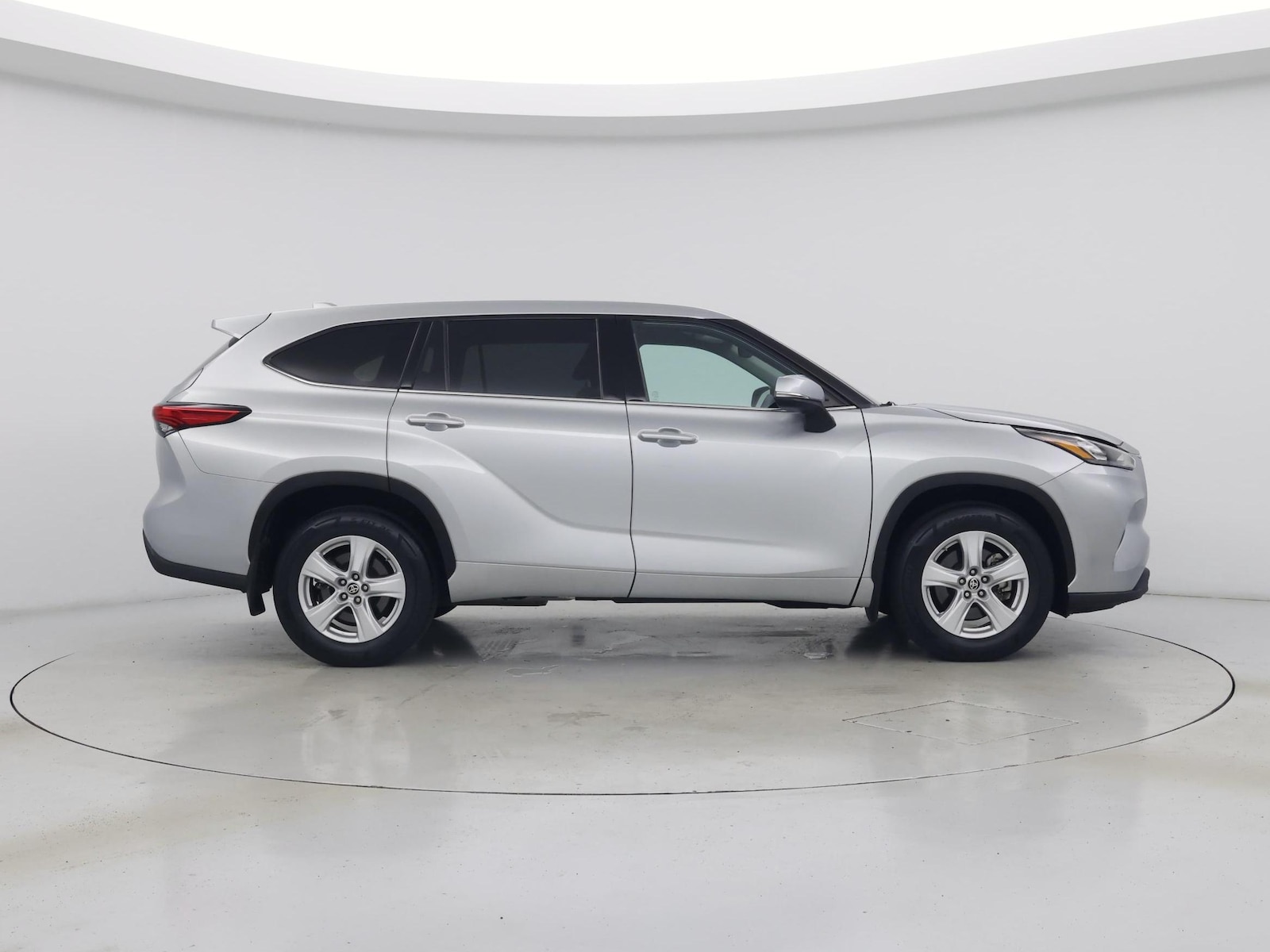2020 Toyota Highlander L - Photo 8