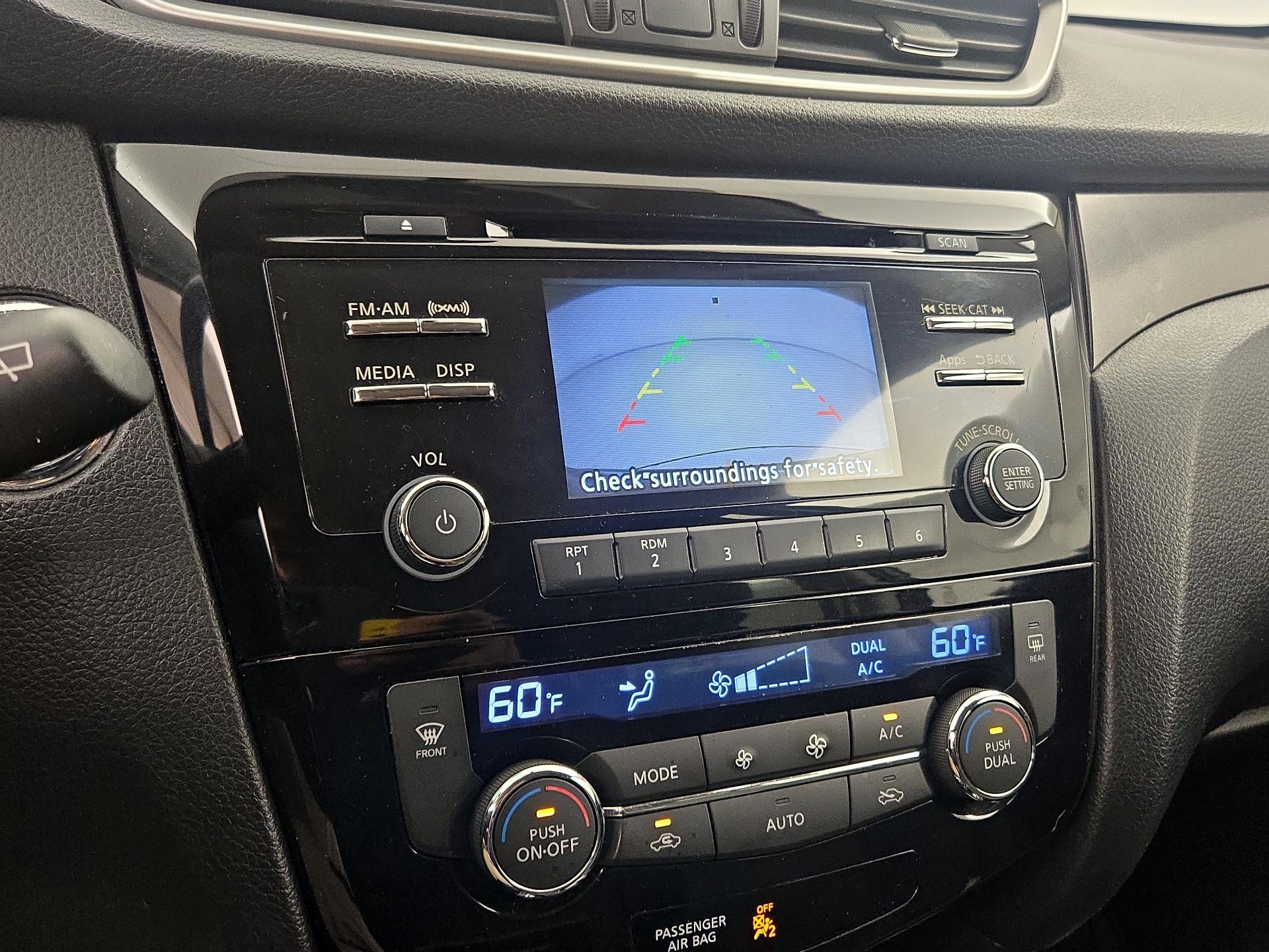 Thumbnail: 2016 Nissan Rogue - 14