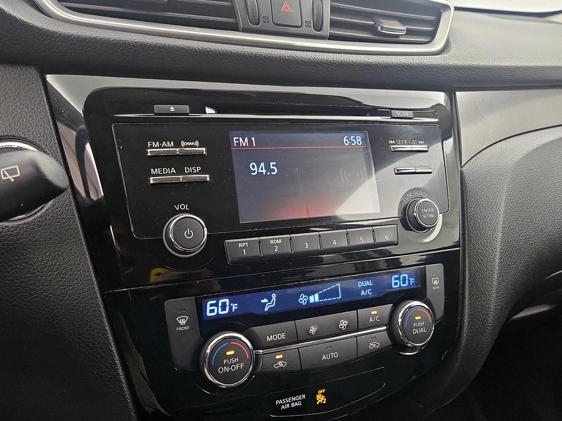 Thumbnail: 2016 Nissan Rogue - 15