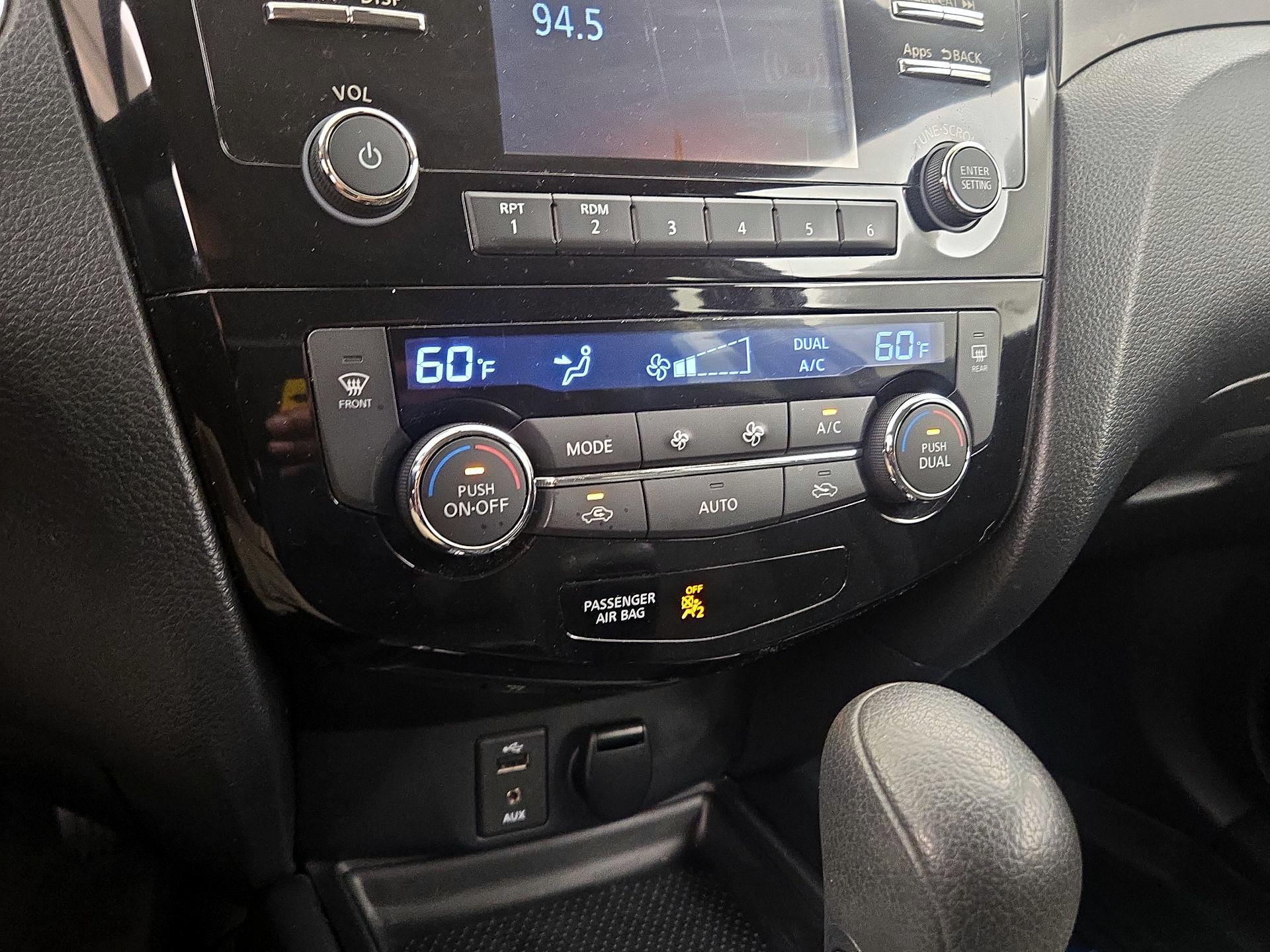 Thumbnail: 2016 Nissan Rogue - 16