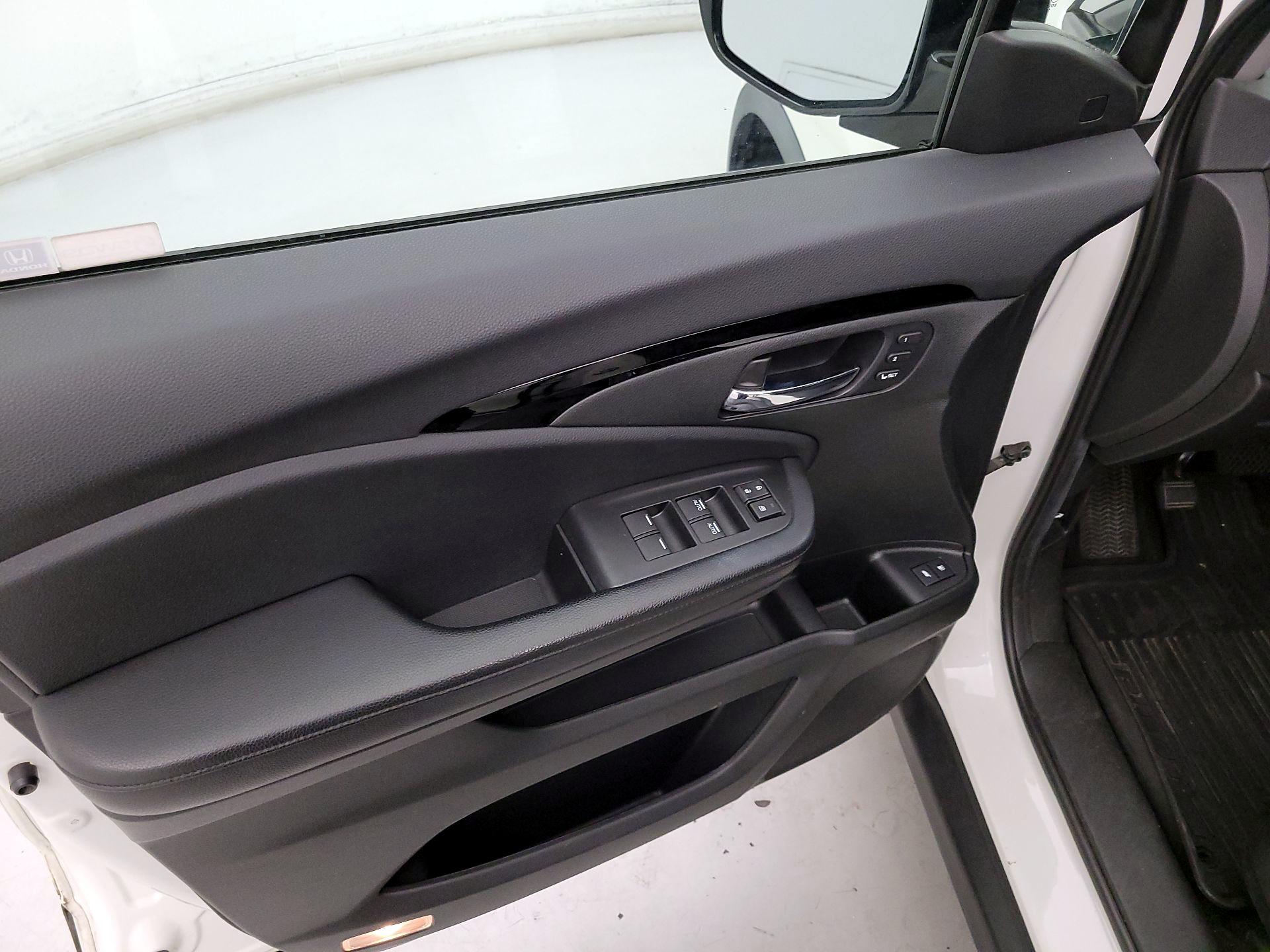 Thumbnail: 2019 Honda Pilot - 12