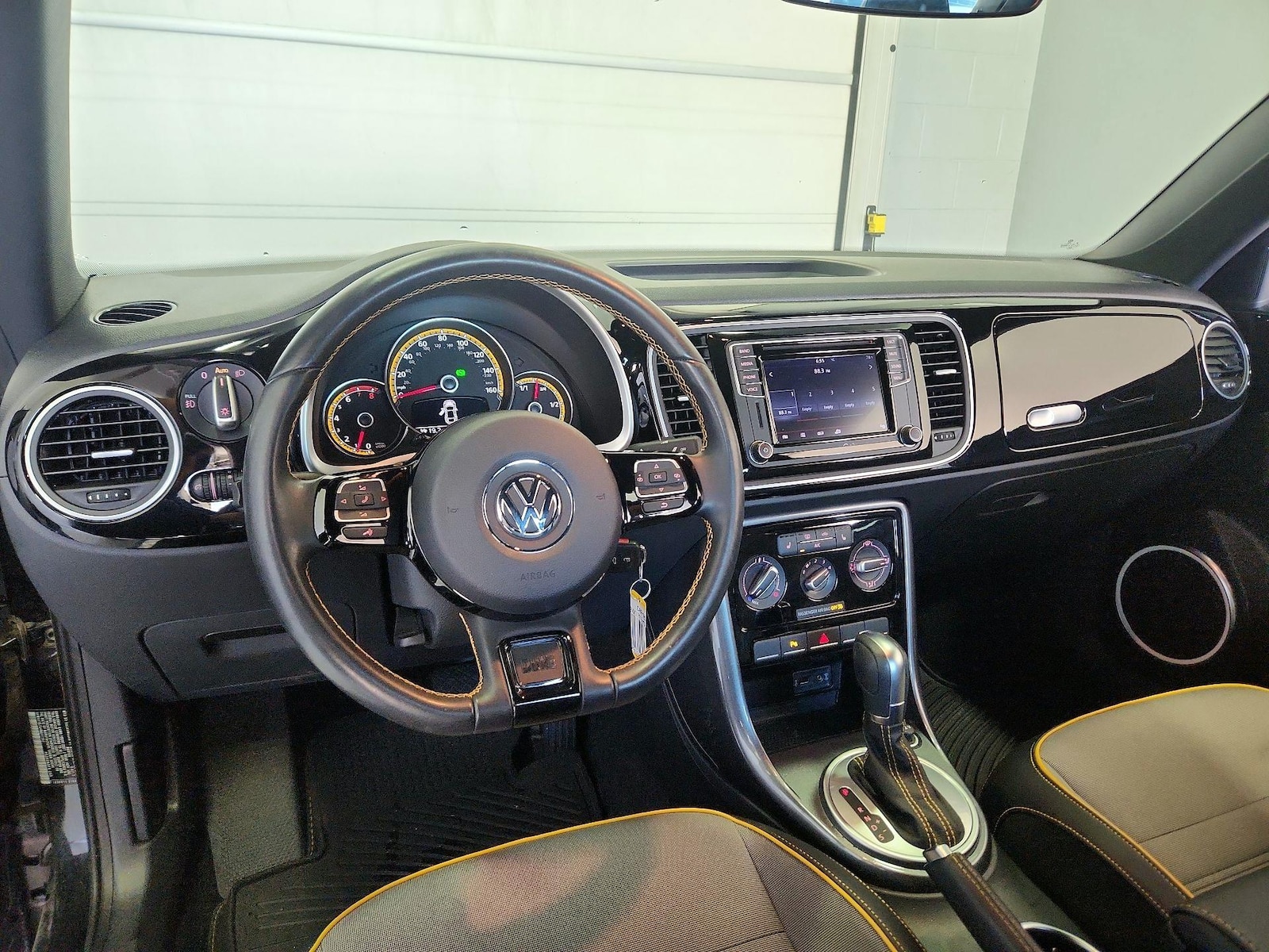 2017 Volkswagen Beetle Dune - Photo 10