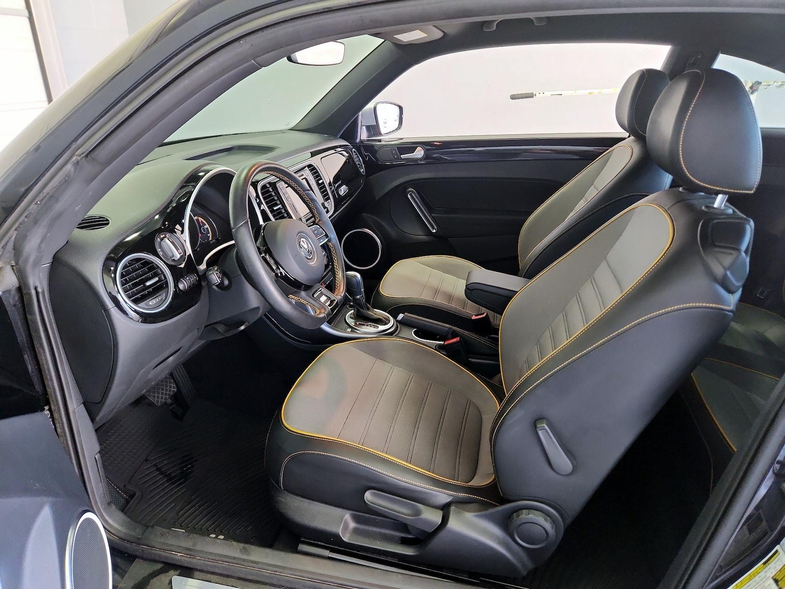 2017 Volkswagen Beetle Dune - Photo 12