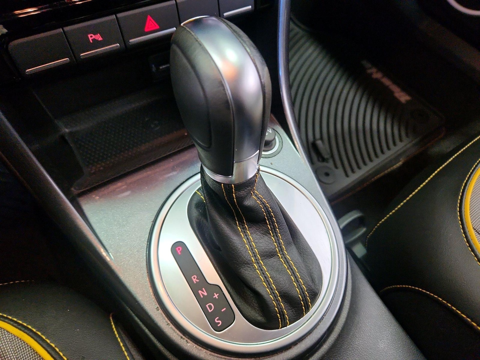 2017 Volkswagen Beetle Dune - Photo 18