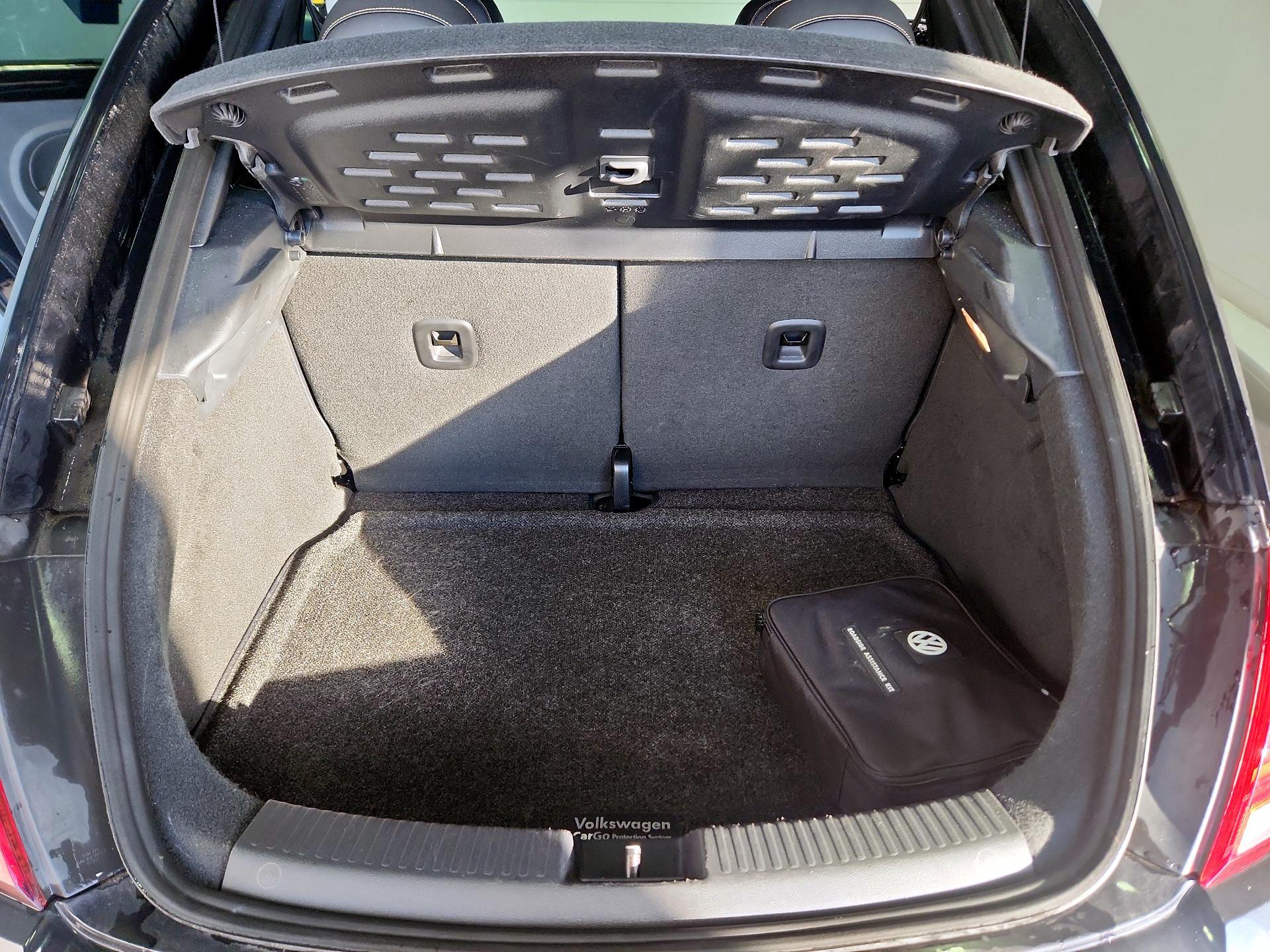 Thumbnail: 2017 Volkswagen Beetle - 20