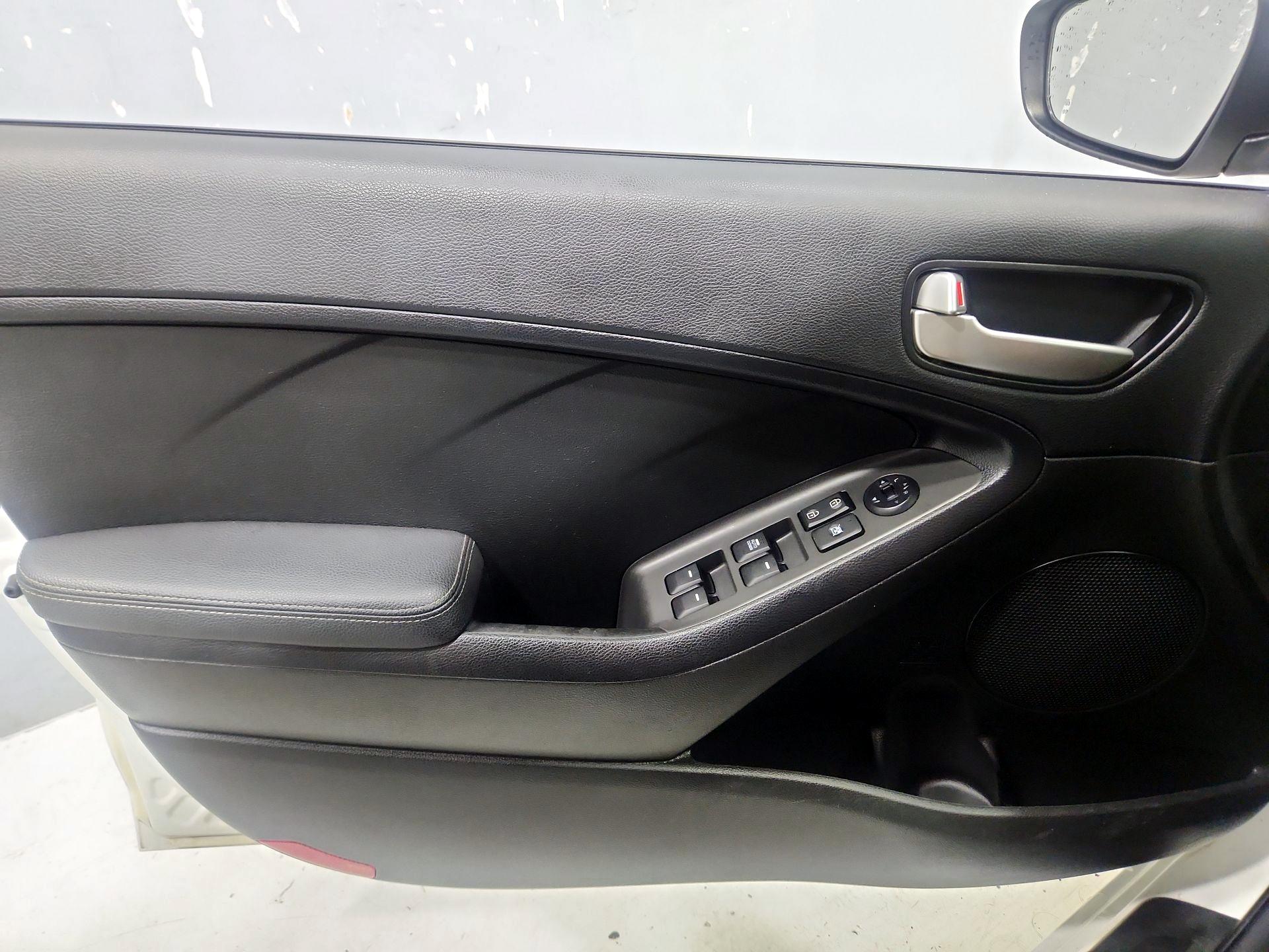 Thumbnail: 2018 Kia Forte - 12