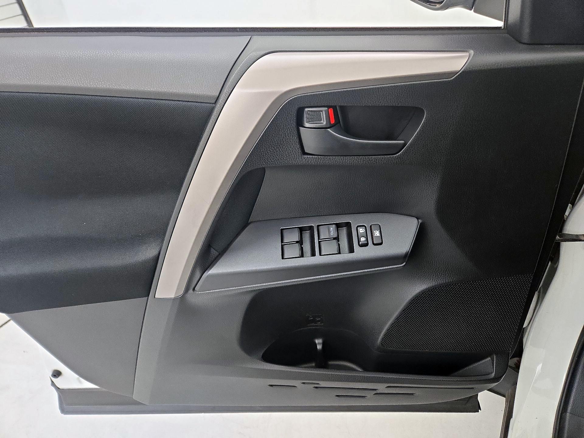 Thumbnail: 2017 Toyota RAV4 - 12