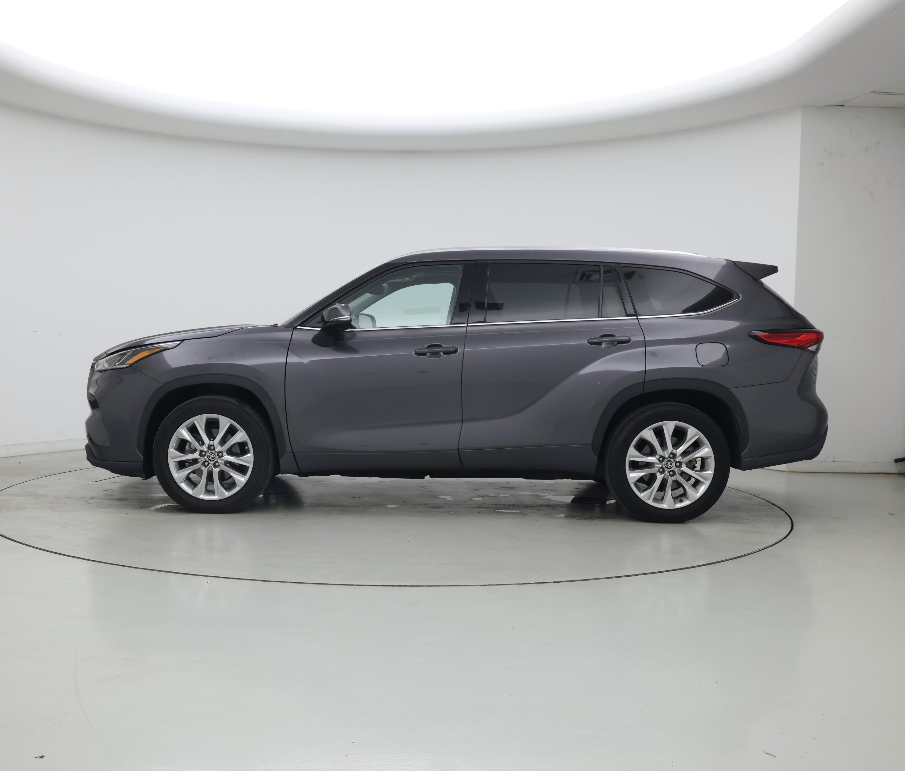 Thumbnail: 2021 Toyota Highlander - 3