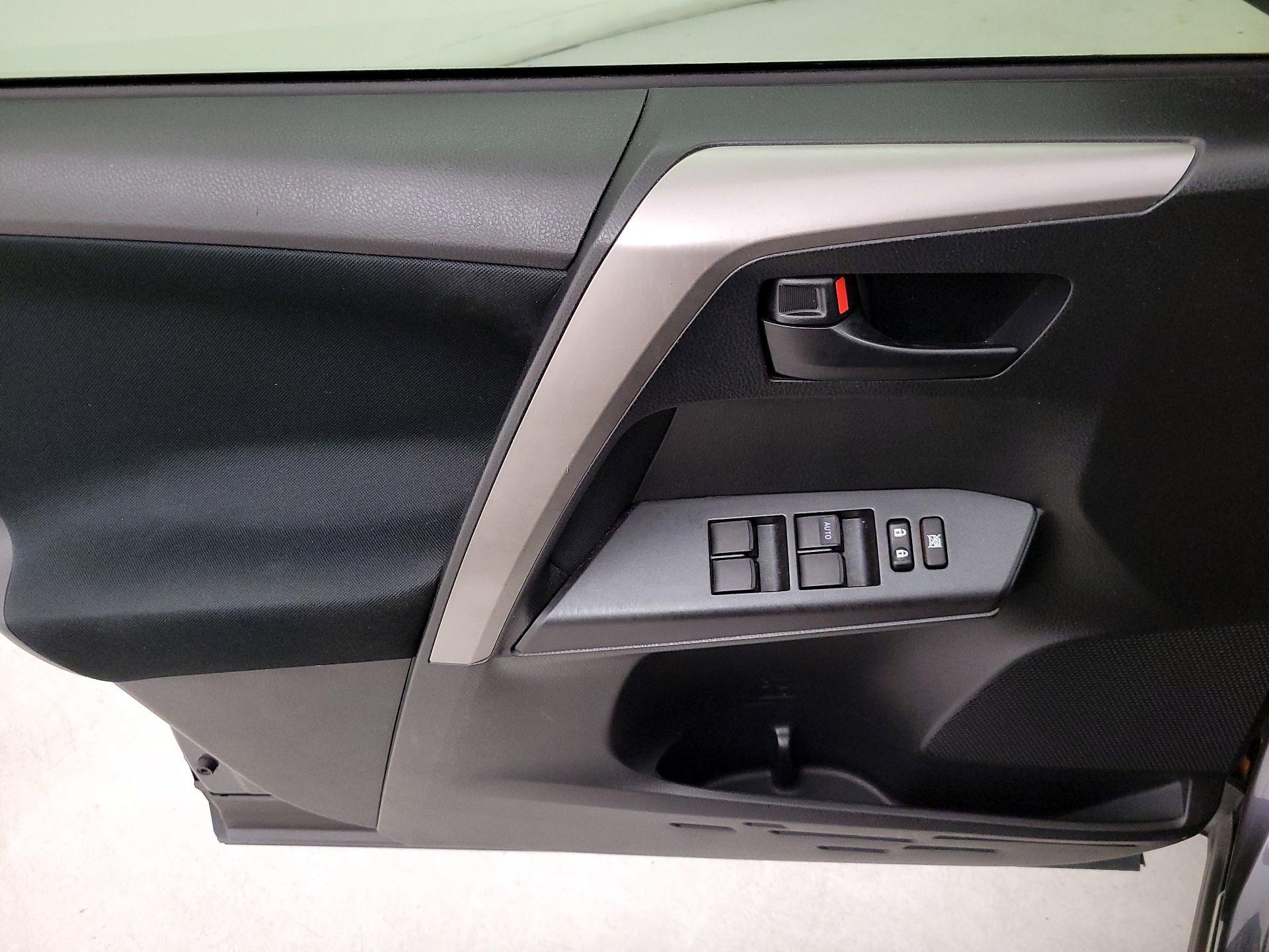 Thumbnail: 2018 Toyota RAV4 - 12