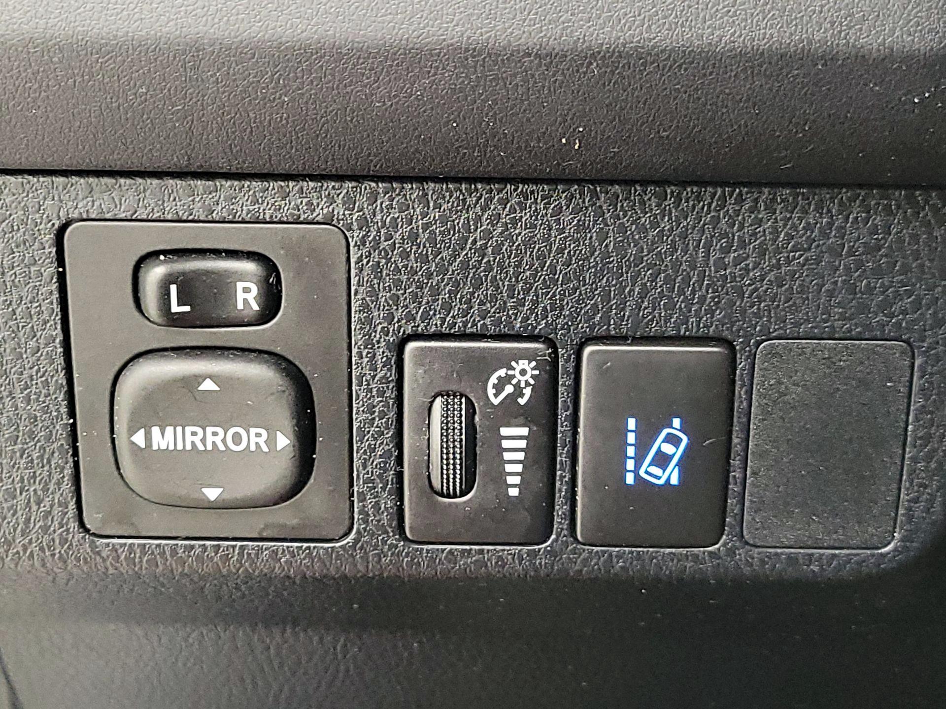 Thumbnail: 2018 Toyota RAV4 - 13