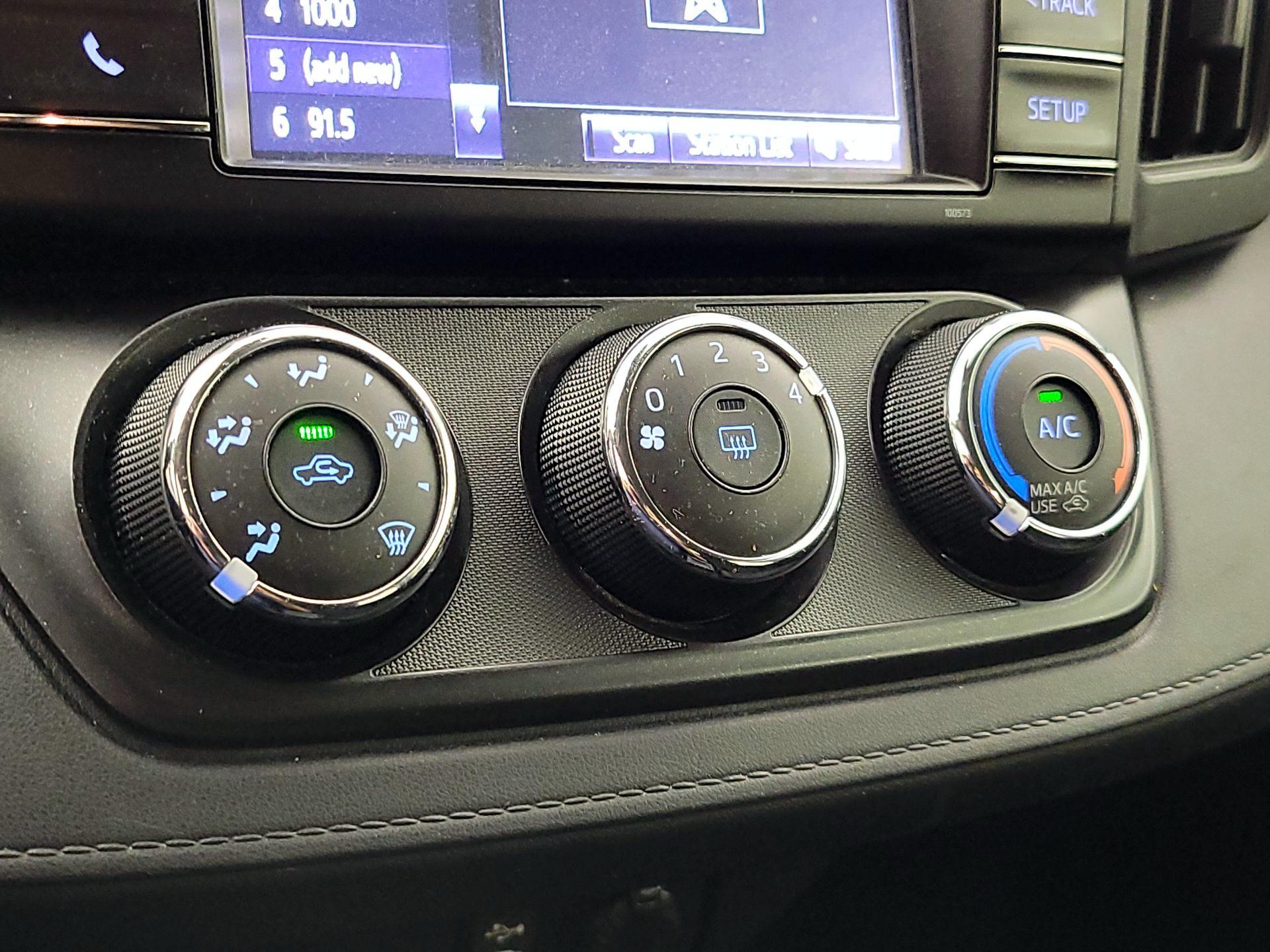 Thumbnail: 2018 Toyota RAV4 - 16