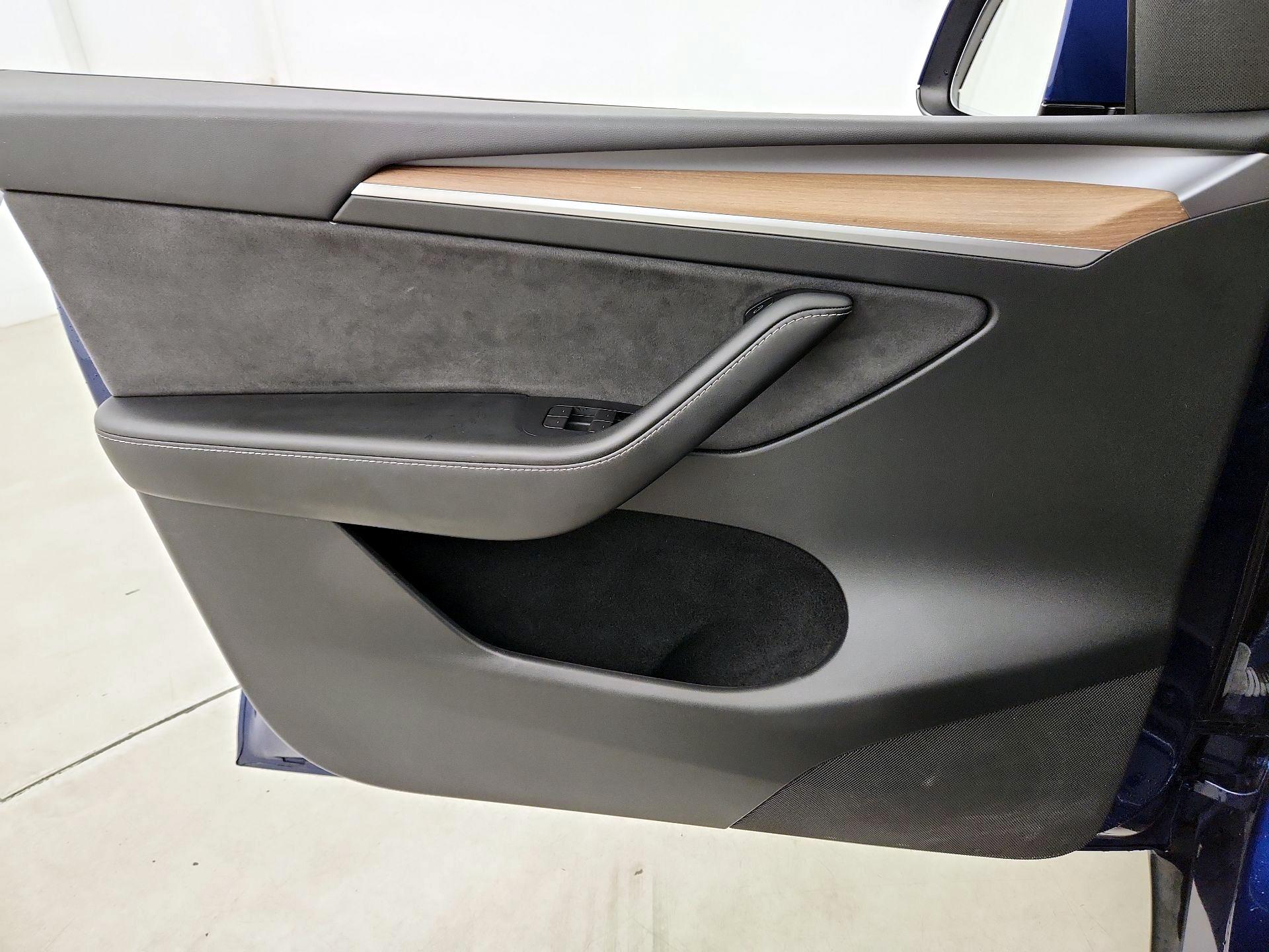 Thumbnail: 2023 Tesla Model Y - 12
