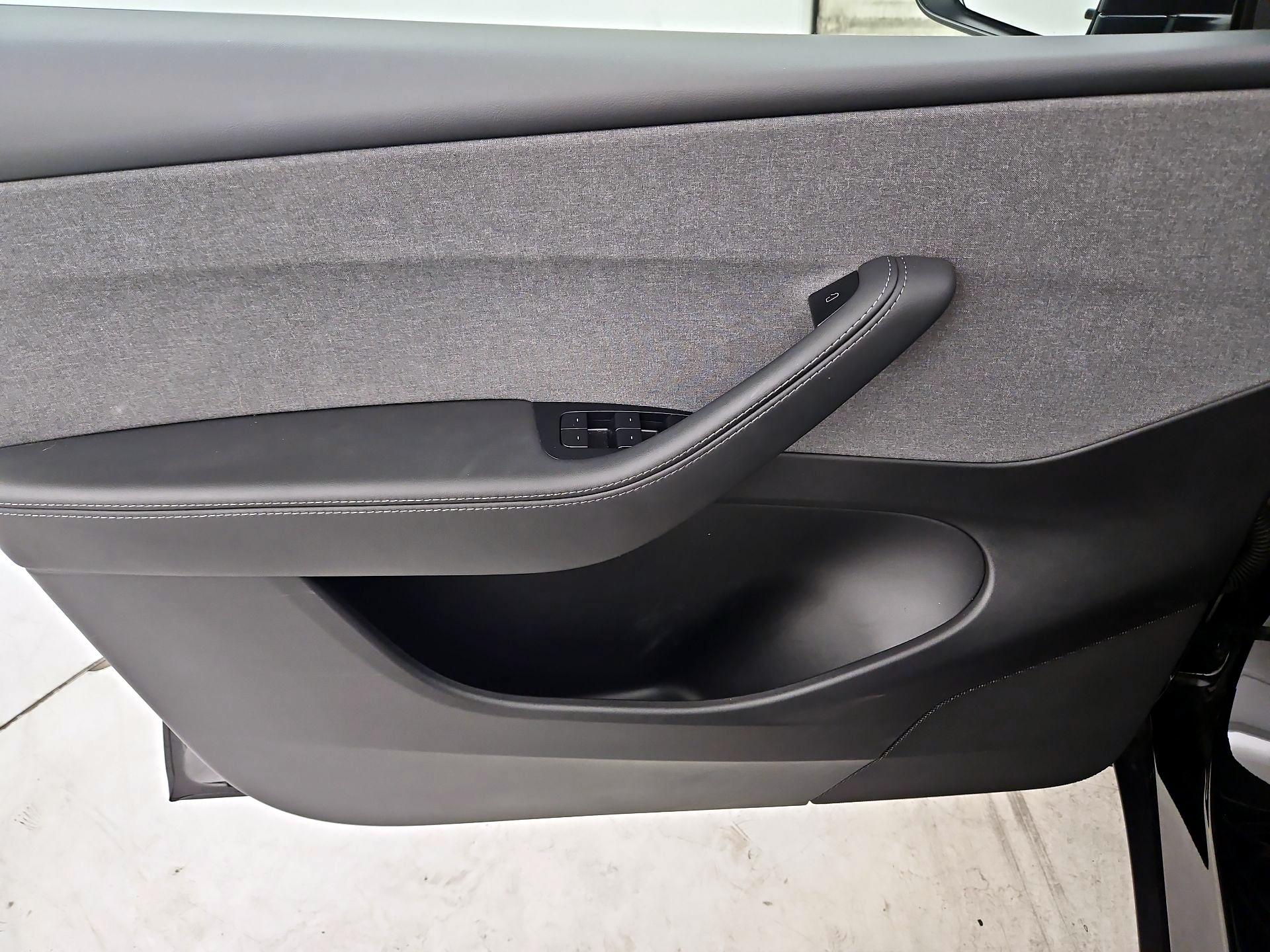 Thumbnail: 2026 Tesla Model Y - 12