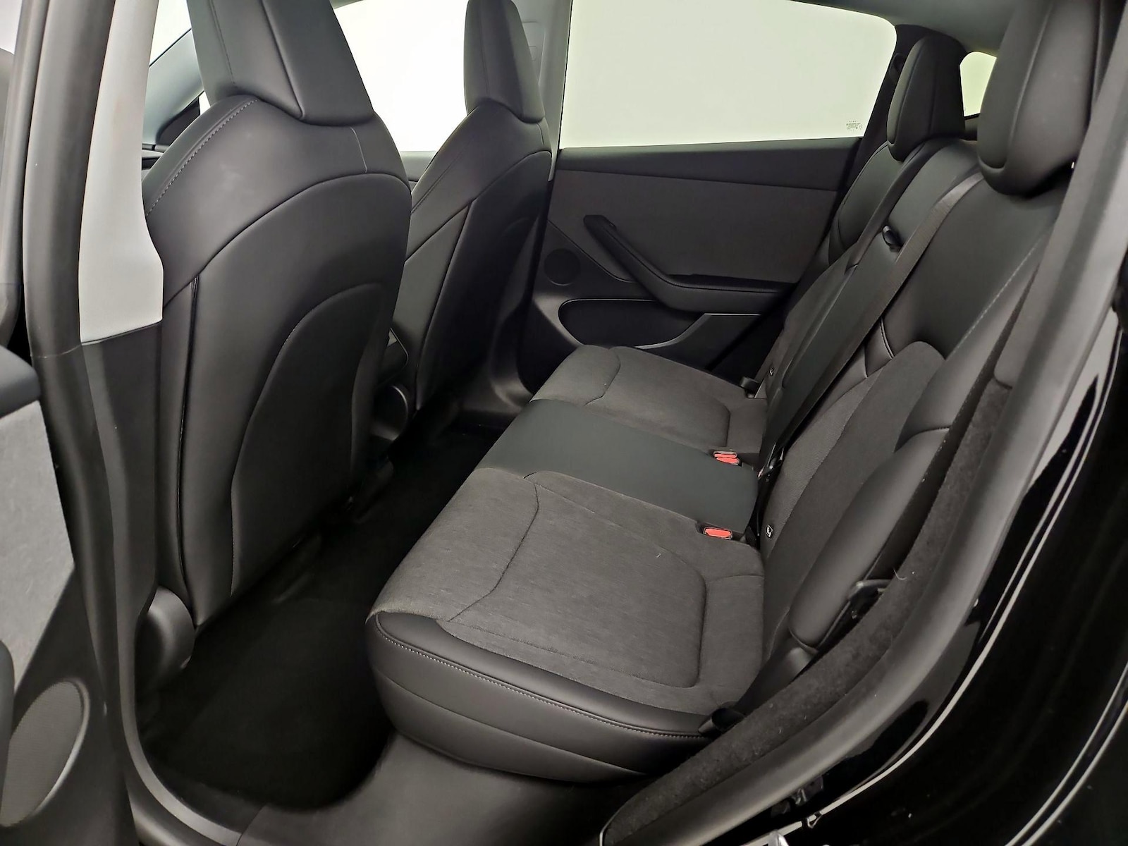 2026 Tesla Model Y Standard - Photo 10