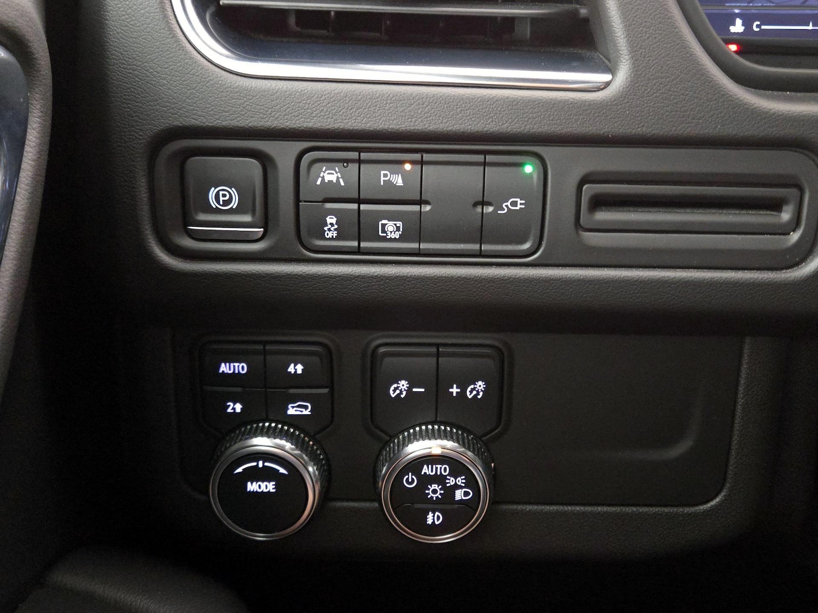 2022 GMC Yukon SLT - Photo 14