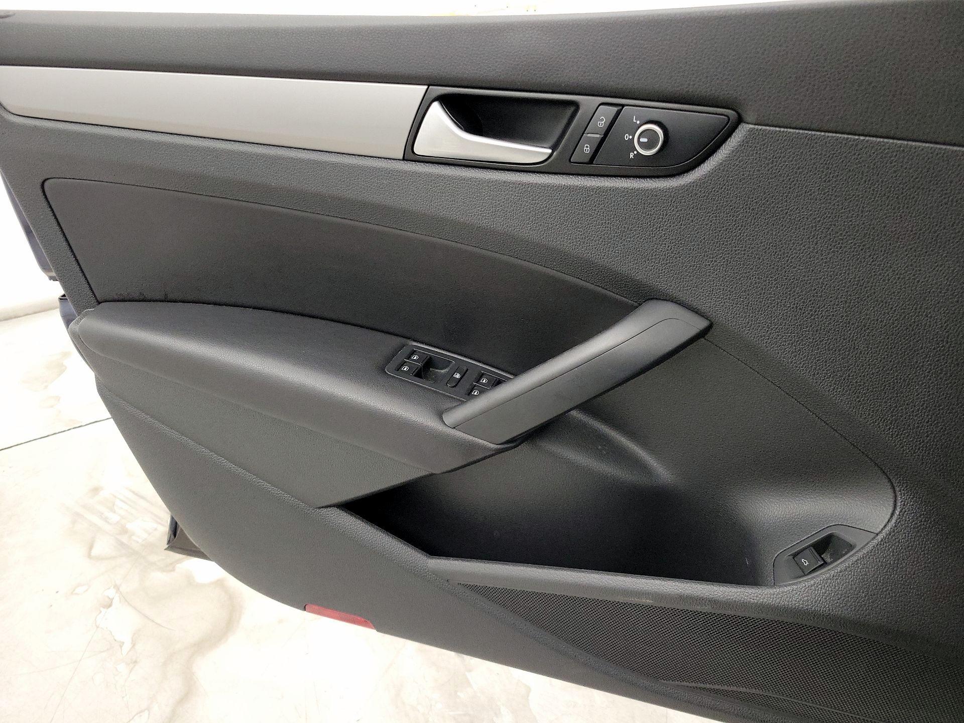 Thumbnail: 2015 Volkswagen Passat - 12