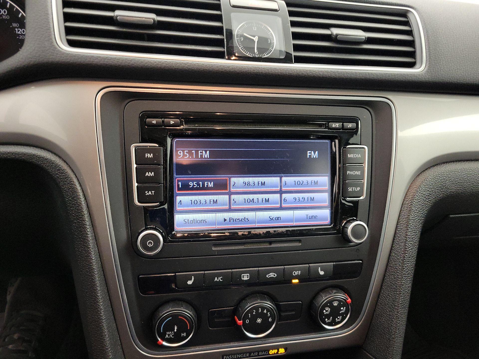 Thumbnail: 2015 Volkswagen Passat - 15