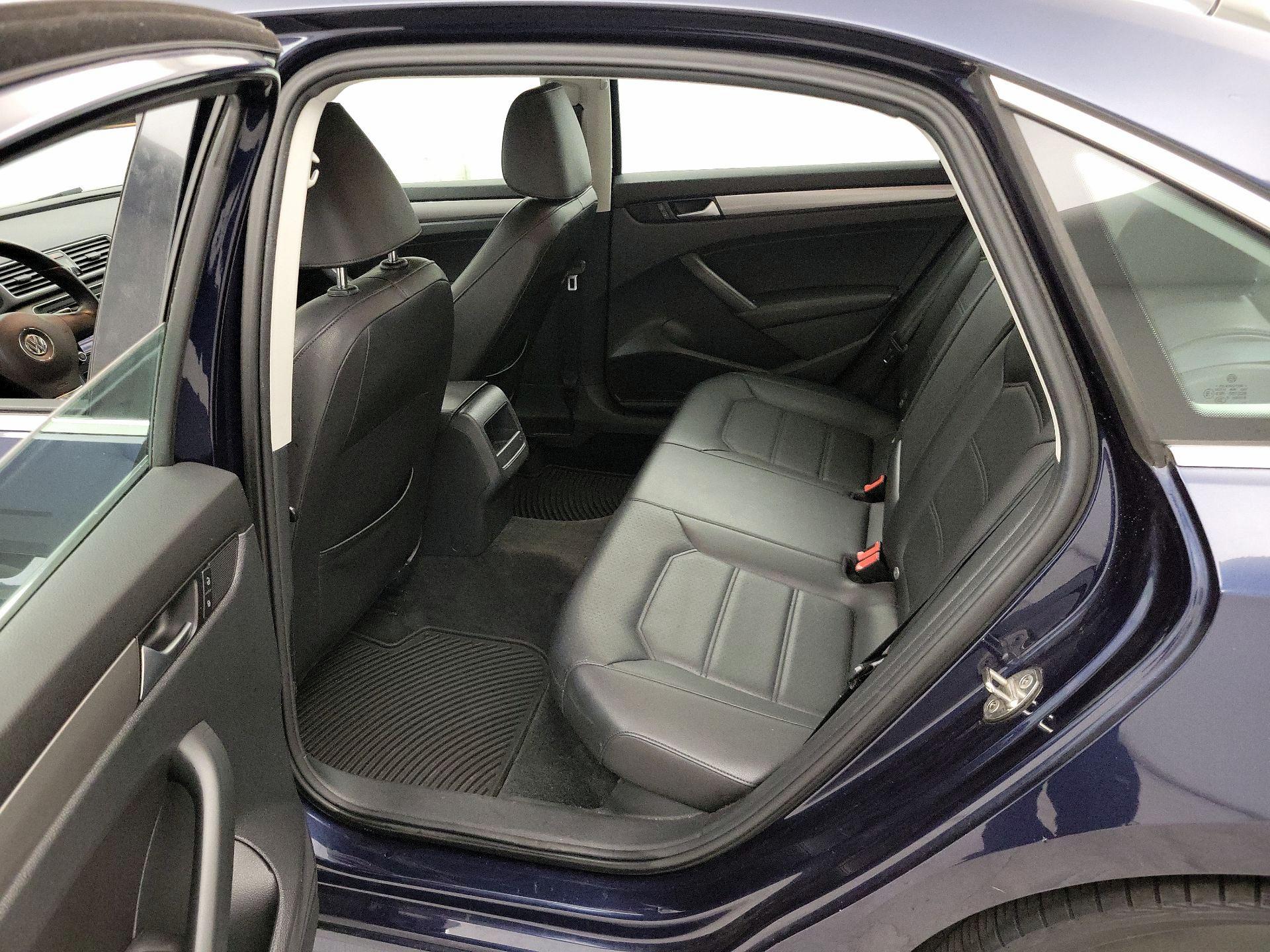 Thumbnail: 2015 Volkswagen Passat - 19