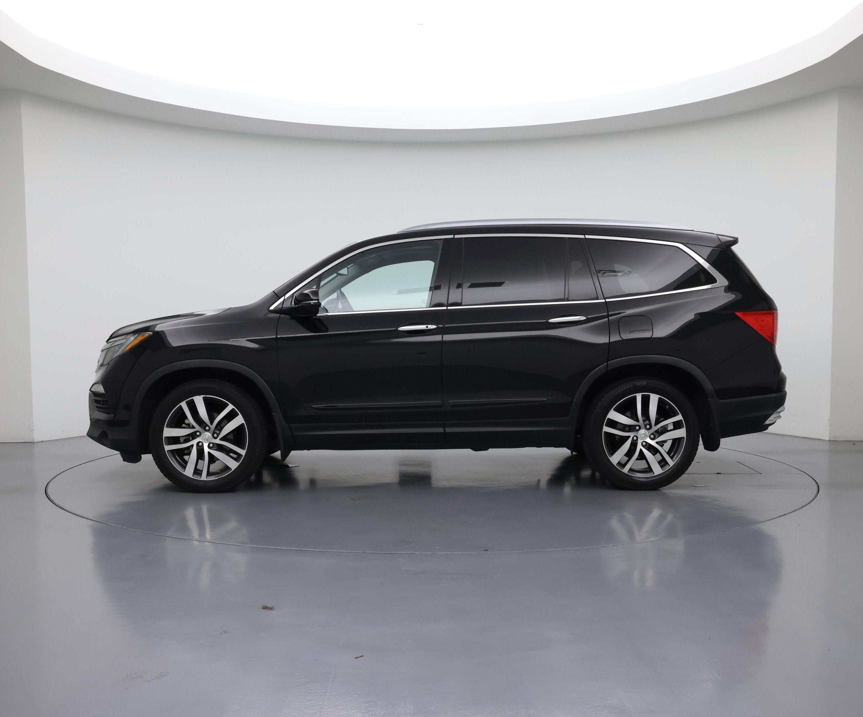 Thumbnail: 2016 Honda Pilot - 3