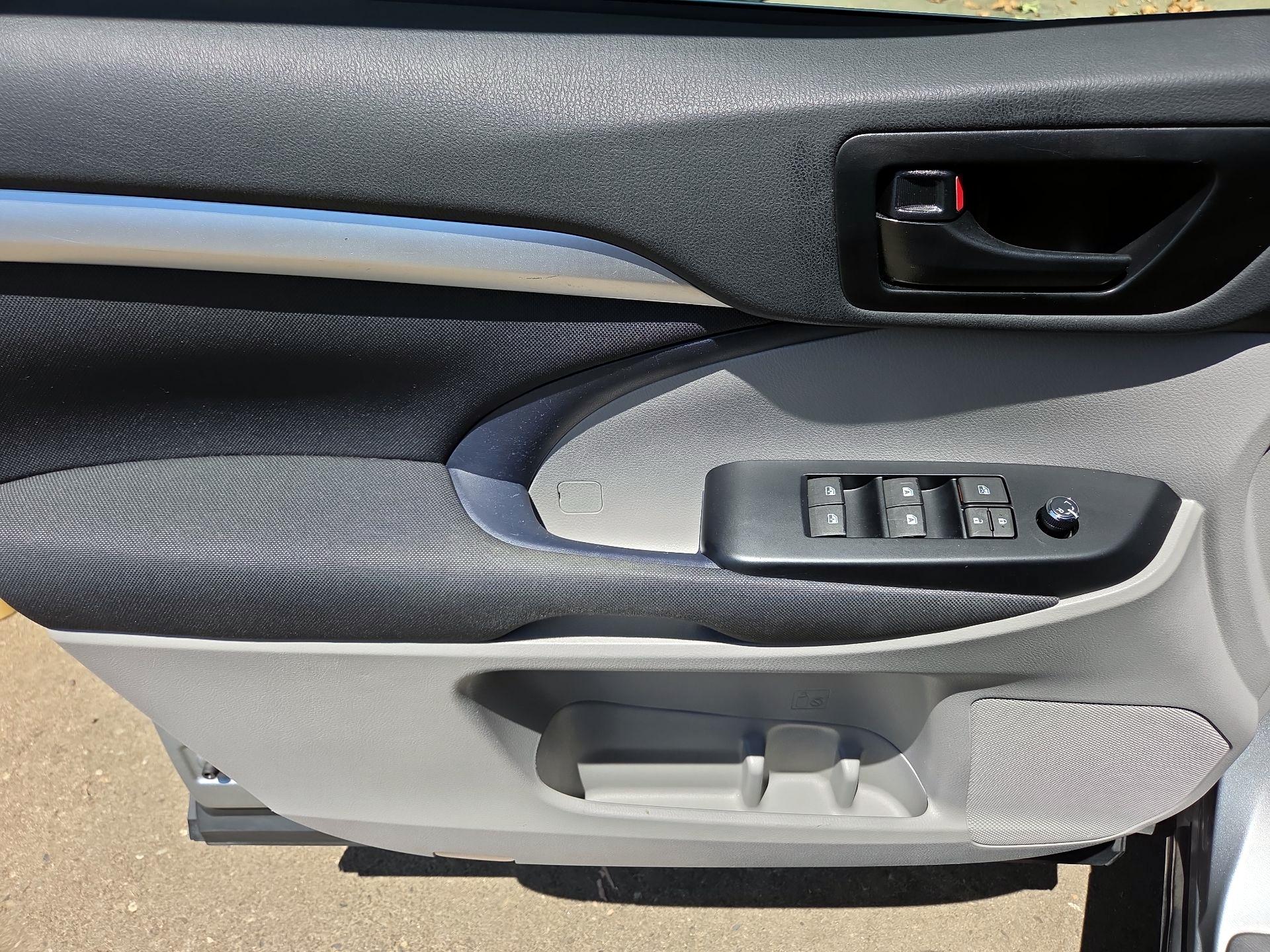 Thumbnail: 2019 Toyota Highlander - 10
