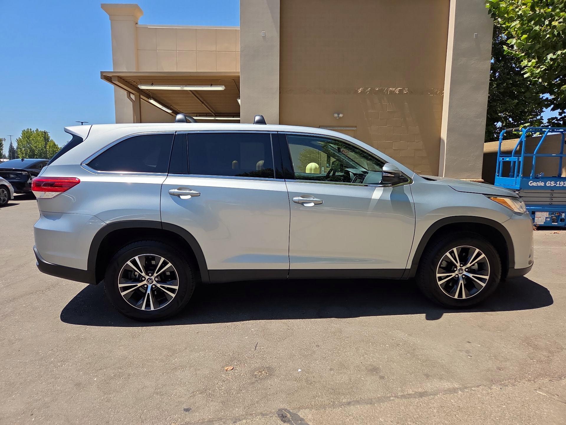 Thumbnail: 2019 Toyota Highlander - 4