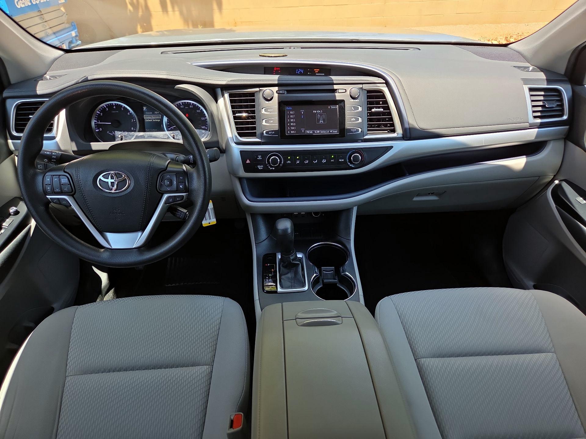 Thumbnail: 2019 Toyota Highlander - 8