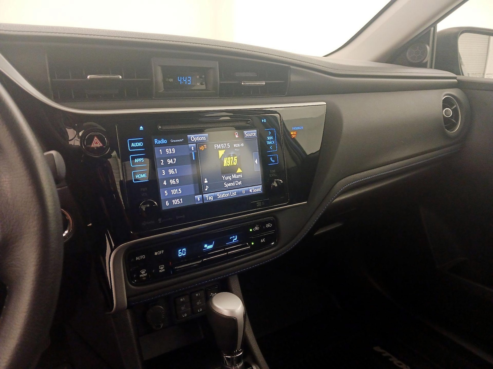 2019 Toyota Corolla XSE - Photo 17