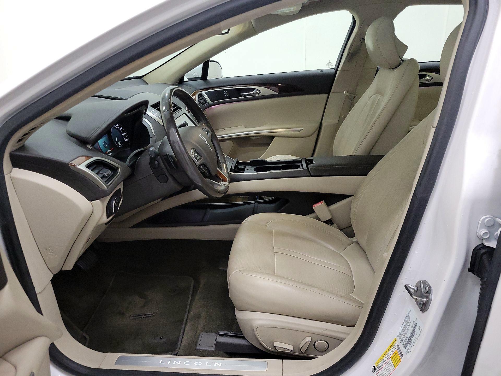 Thumbnail: 2016 Lincoln MKZ - 11