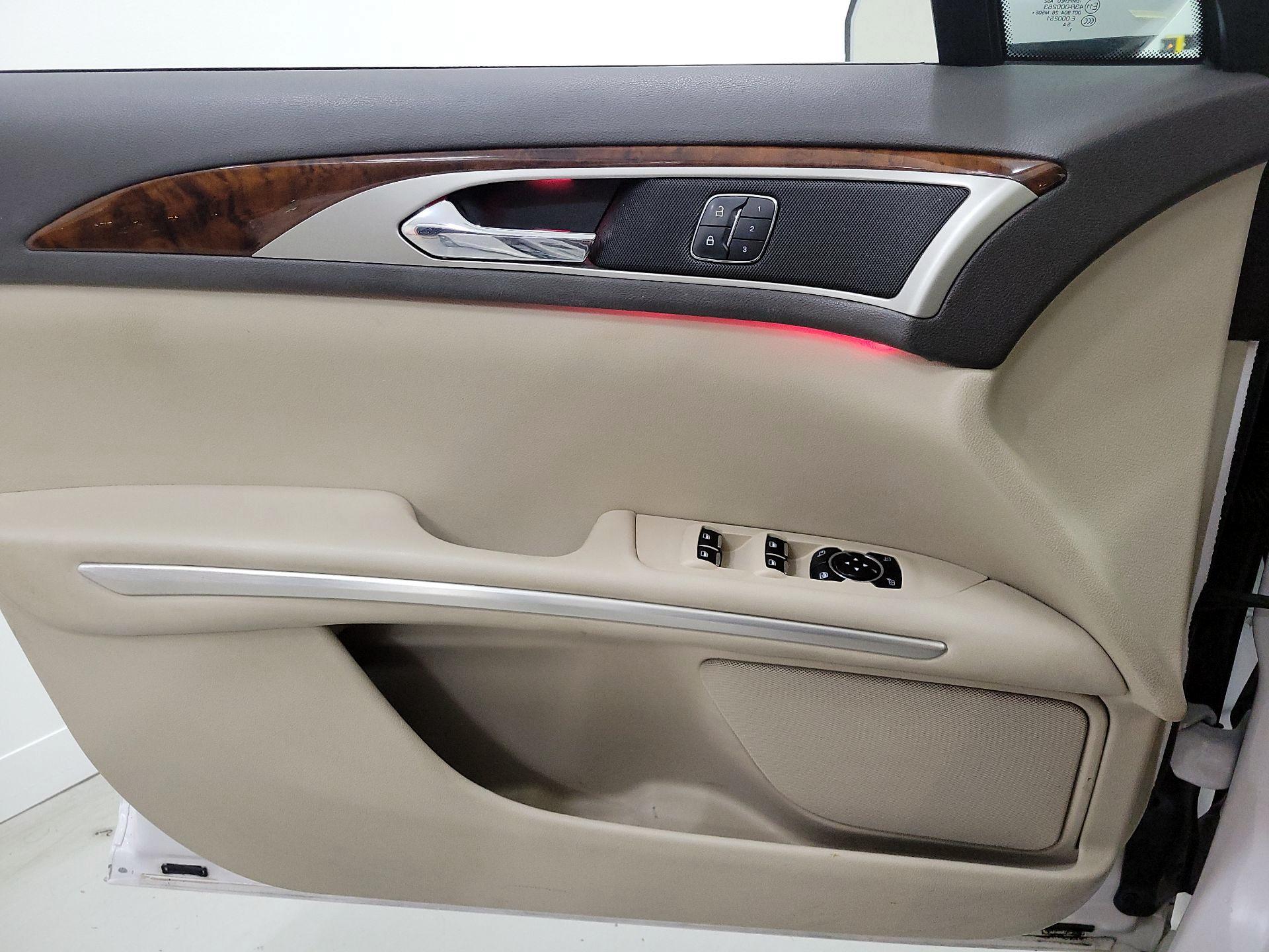 Thumbnail: 2016 Lincoln MKZ - 12