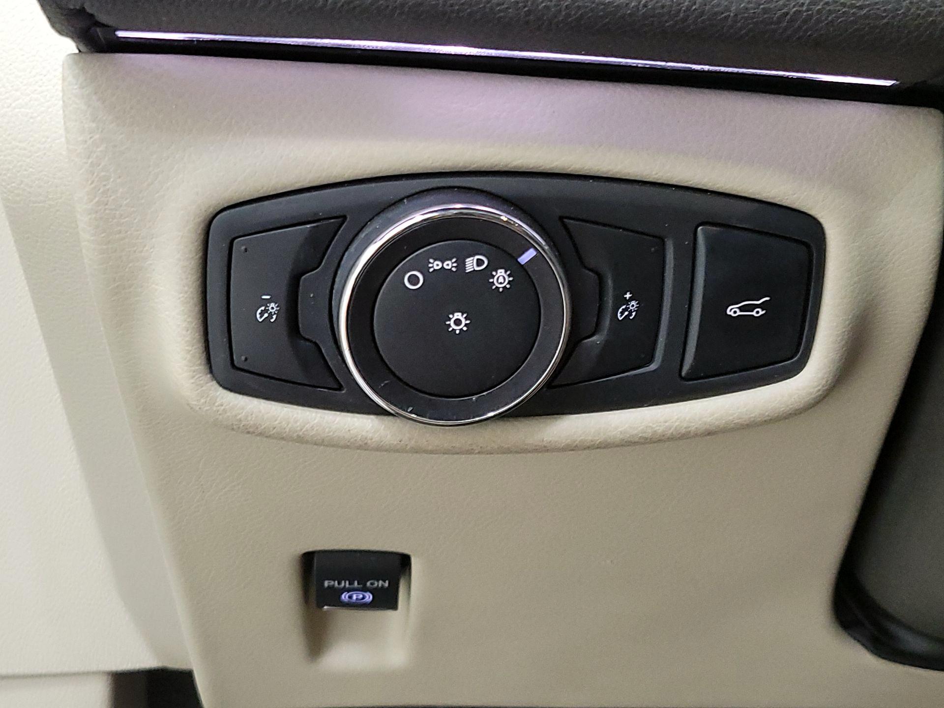 Thumbnail: 2016 Lincoln MKZ - 13