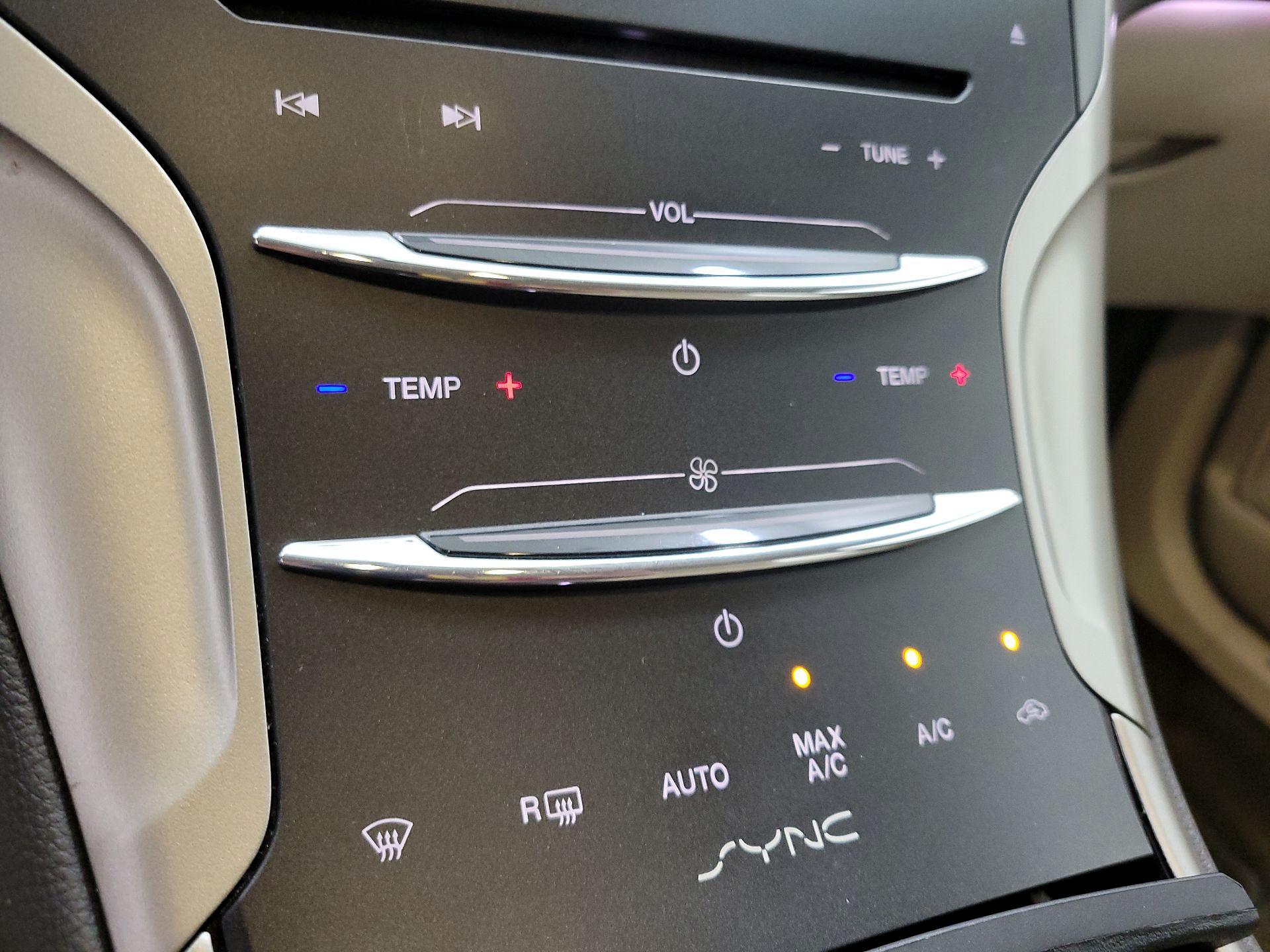 Thumbnail: 2016 Lincoln MKZ - 17