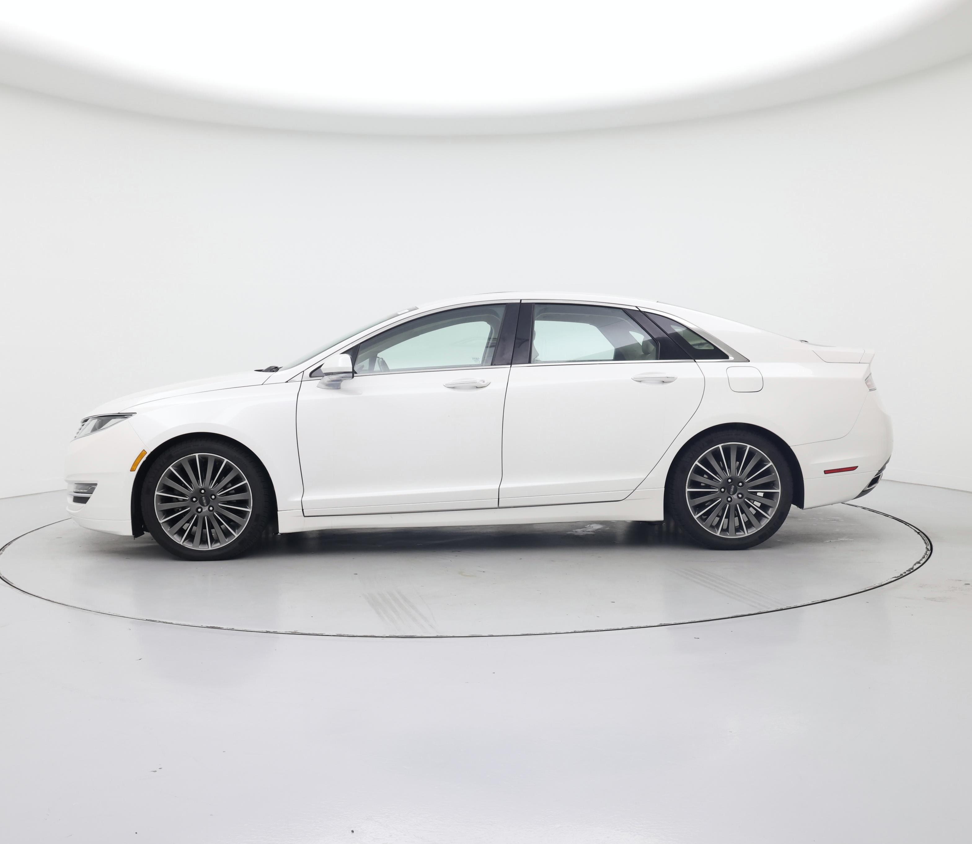 Thumbnail: 2016 Lincoln MKZ - 3