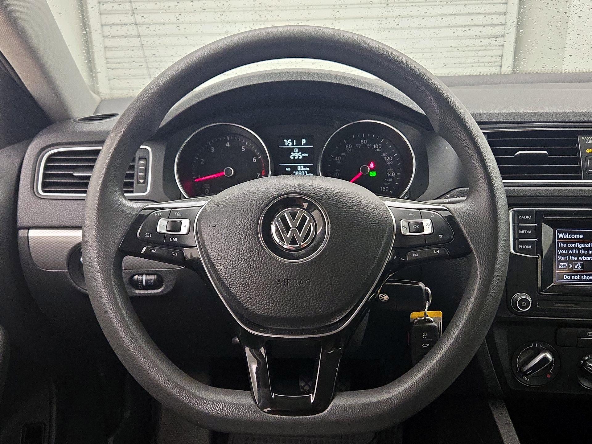 Thumbnail: 2017 Volkswagen Jetta - 10