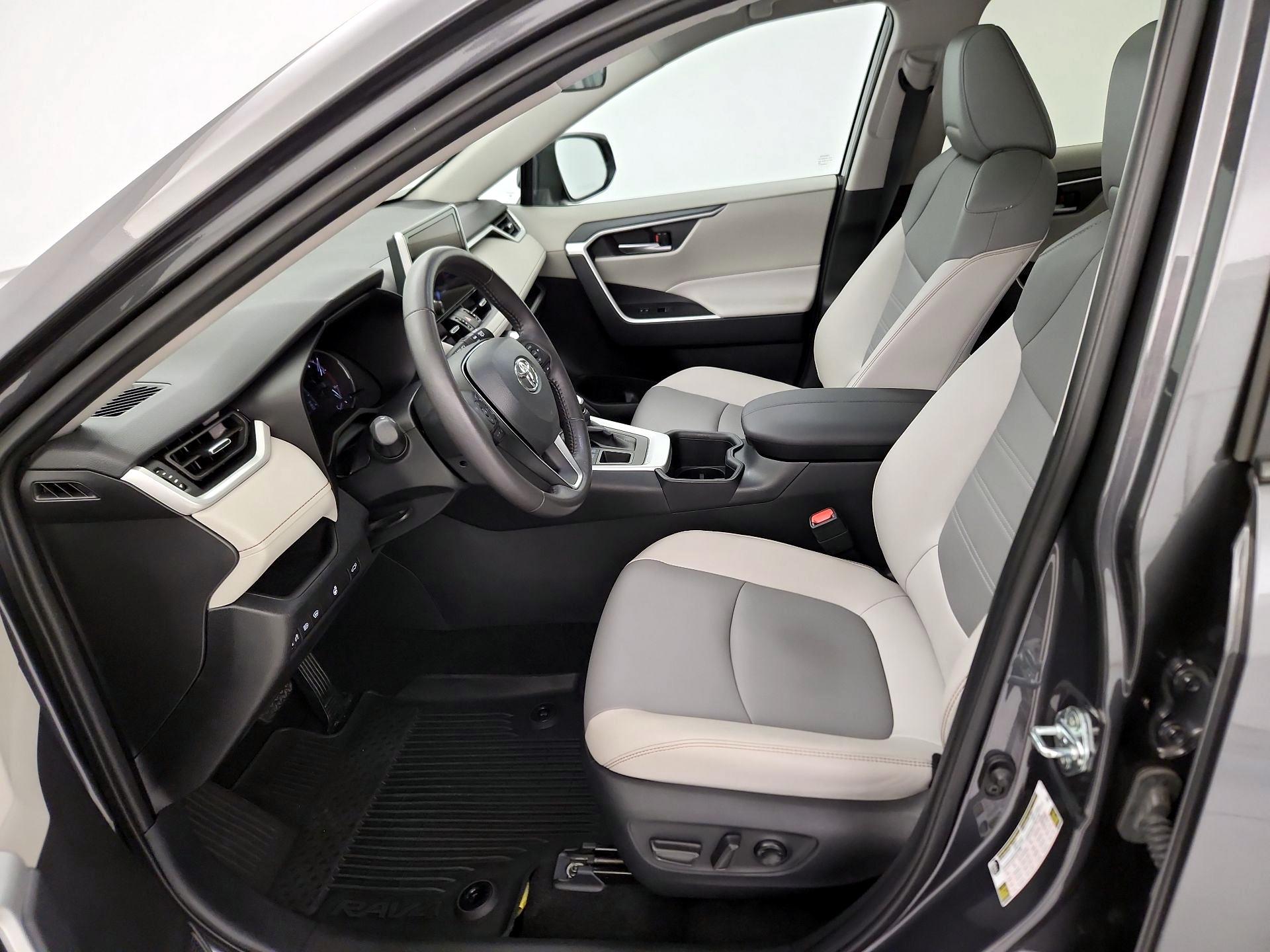 Thumbnail: 2025 Toyota RAV4 - 11