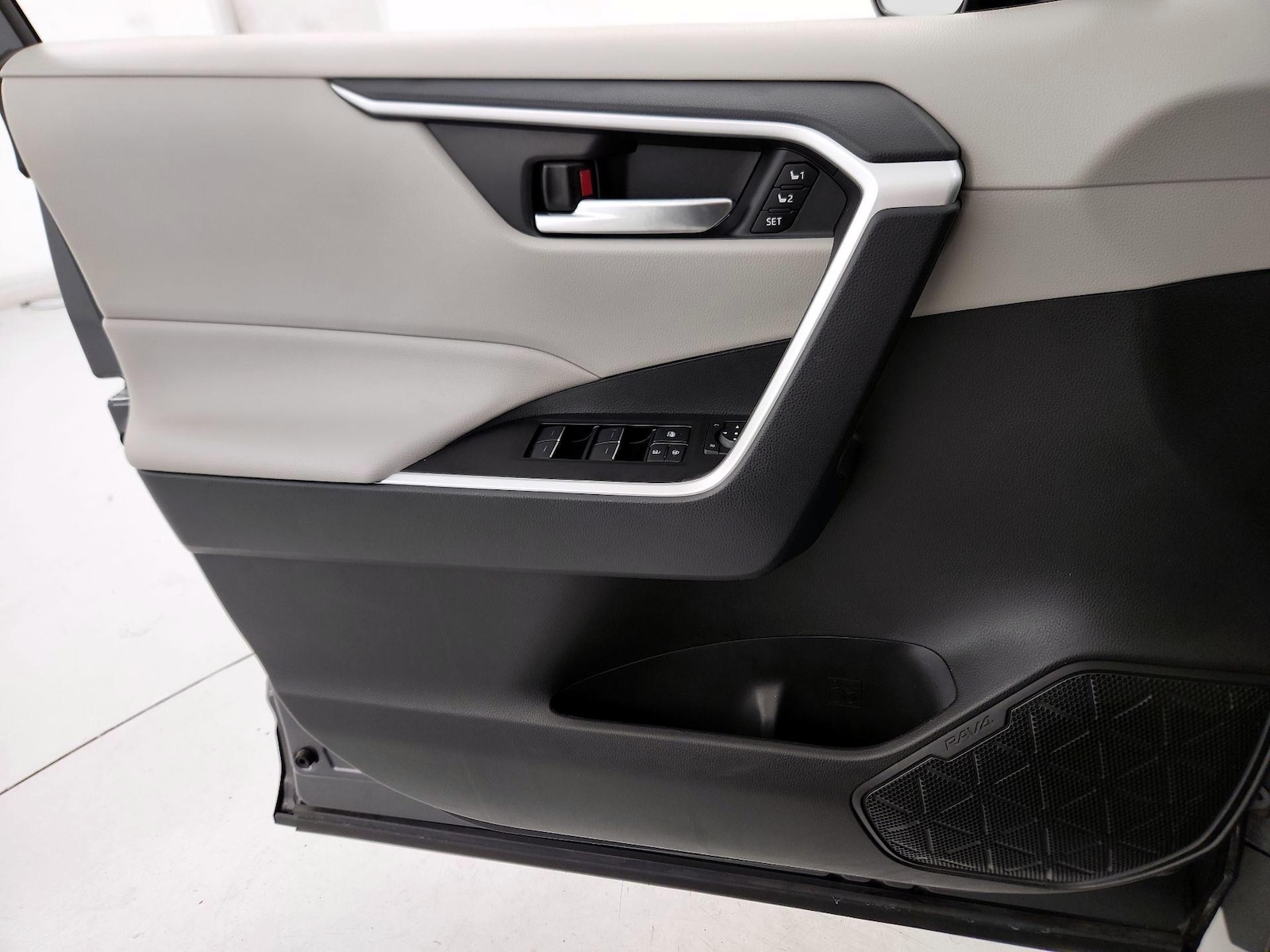 2025 Toyota RAV4 XLE Premium - Photo 13