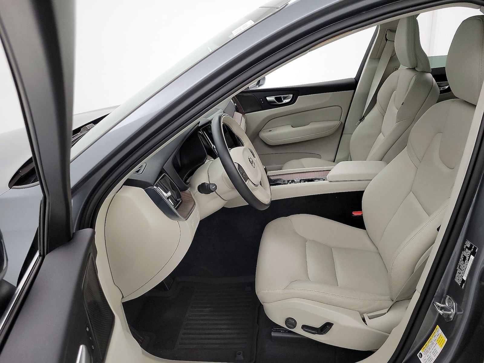 2021 Volvo XC60 Momentum - Photo 12