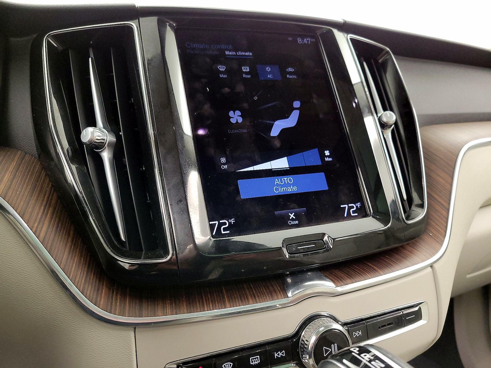 2021 Volvo XC60 Momentum - Photo 18