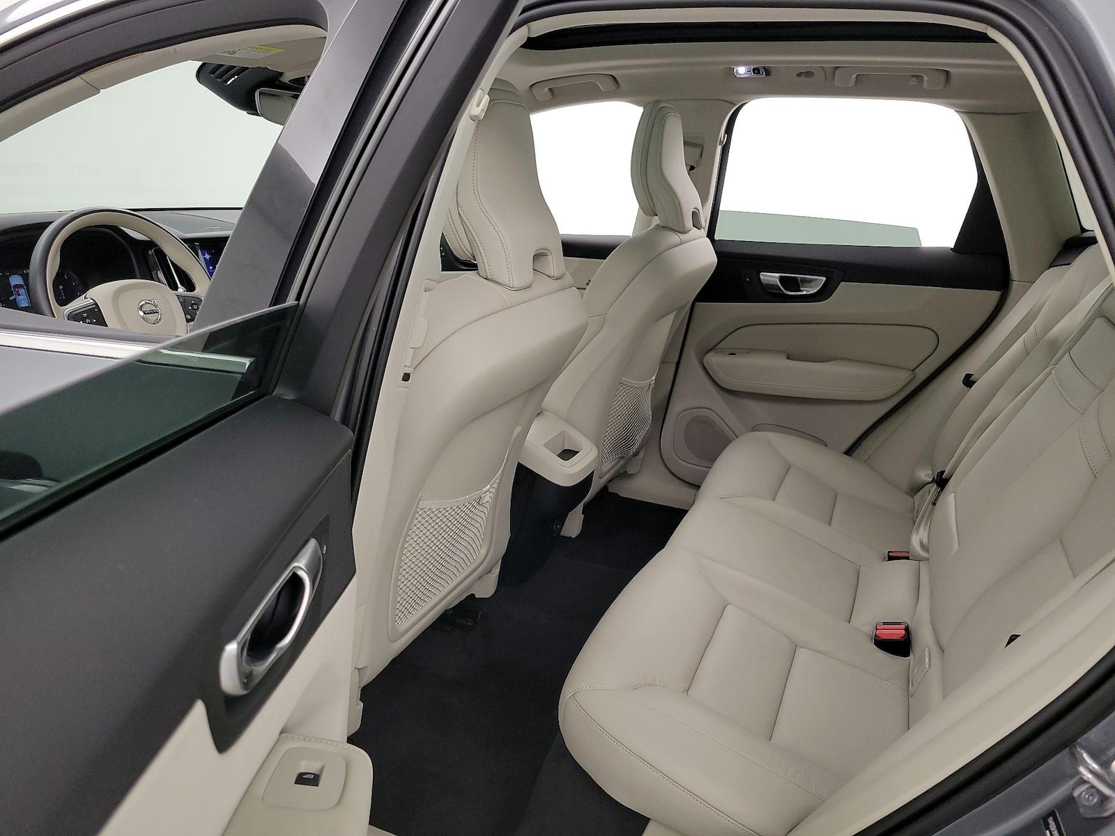 2021 Volvo XC60 Momentum - Photo 21
