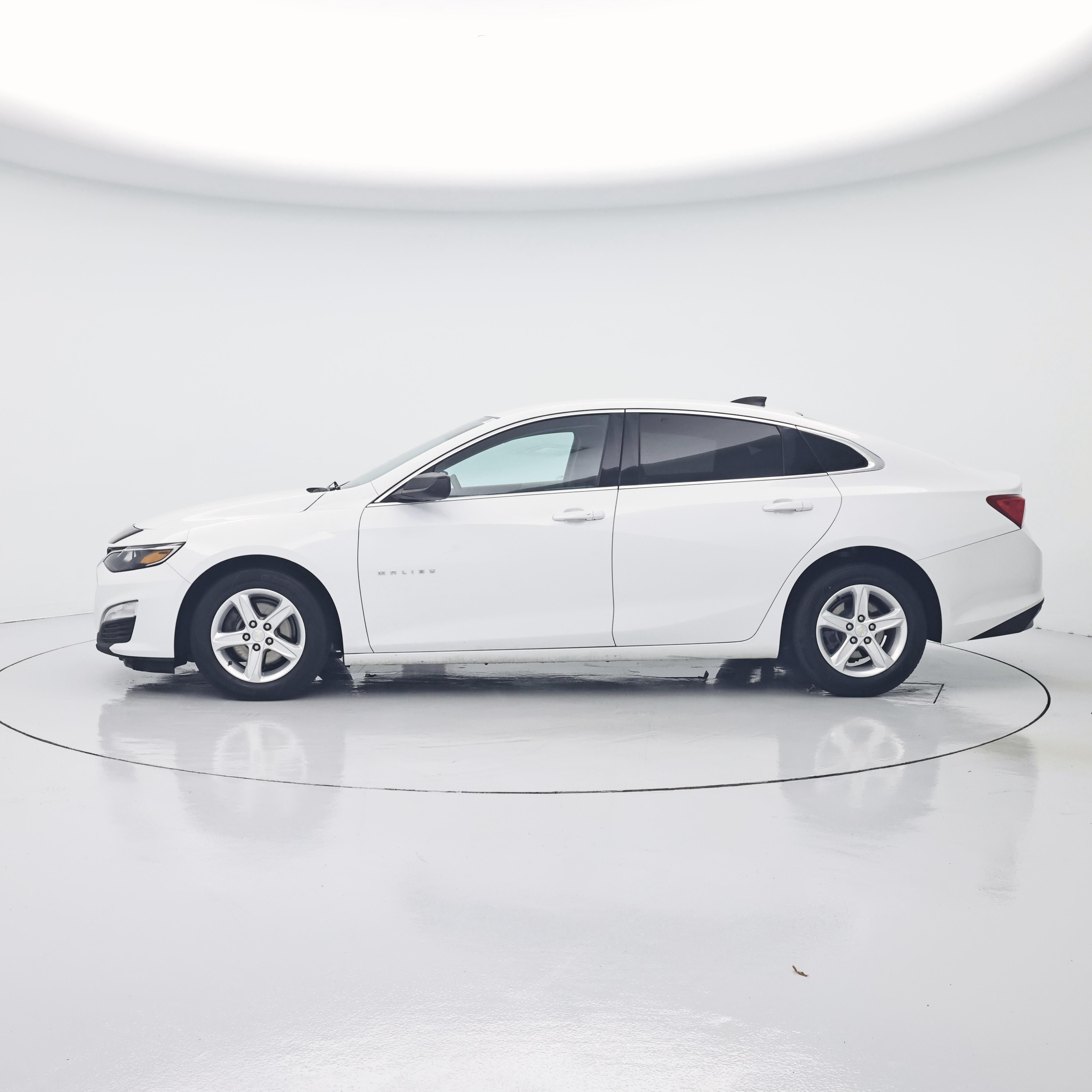 Thumbnail: 2021 Chevrolet Malibu - 3