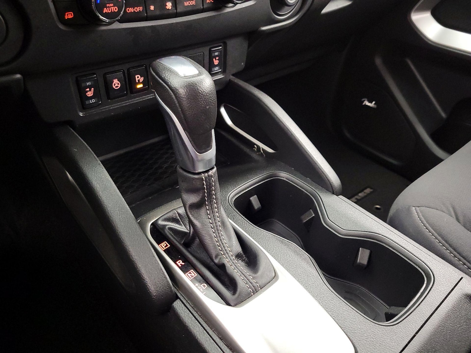 2024 Nissan Frontier SV - Photo 18