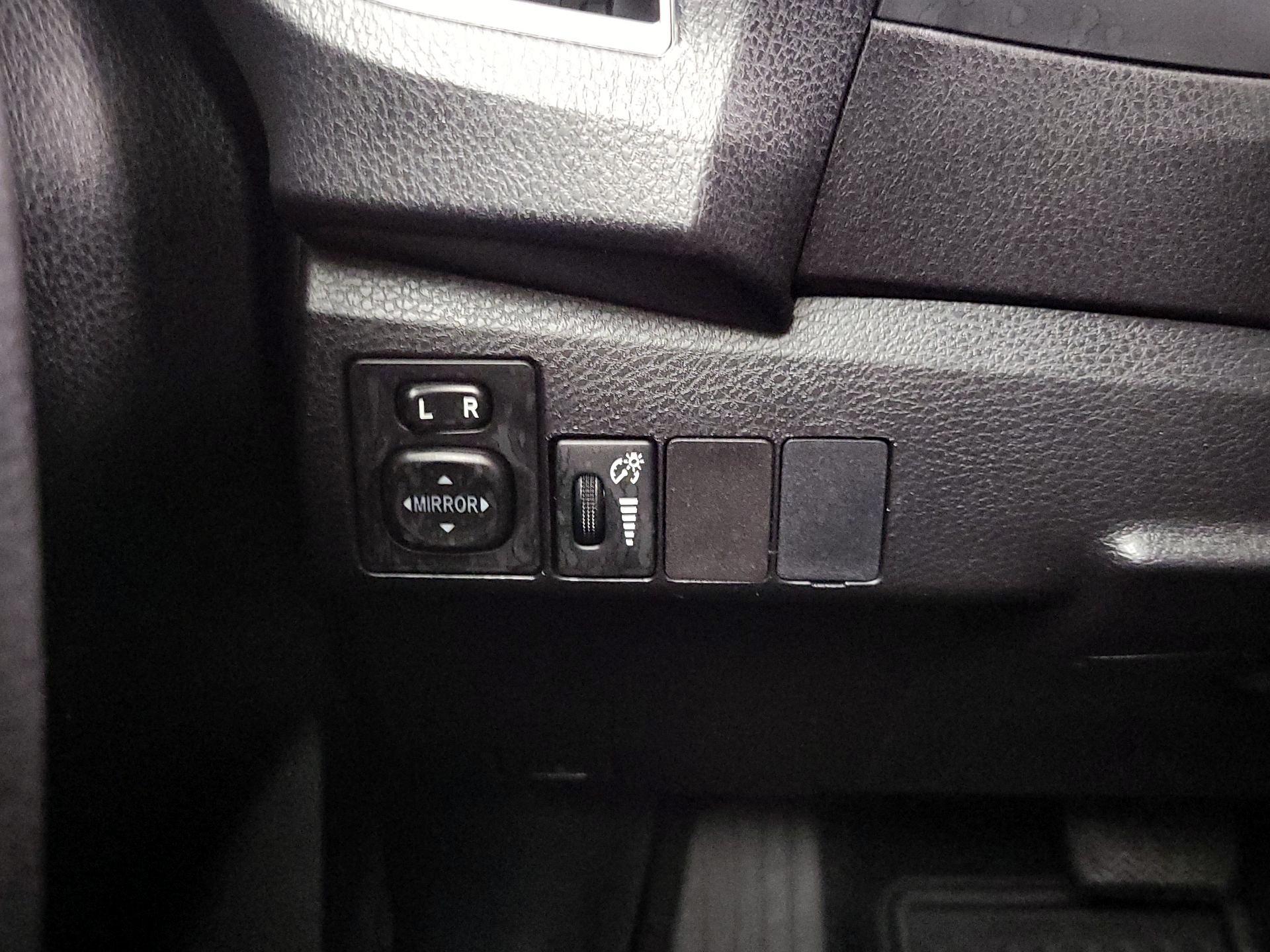 Thumbnail: 2015 Toyota Corolla - 13