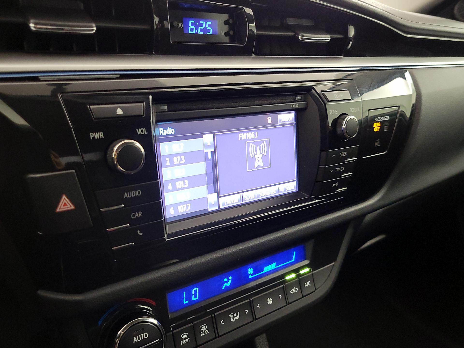 Thumbnail: 2015 Toyota Corolla - 15
