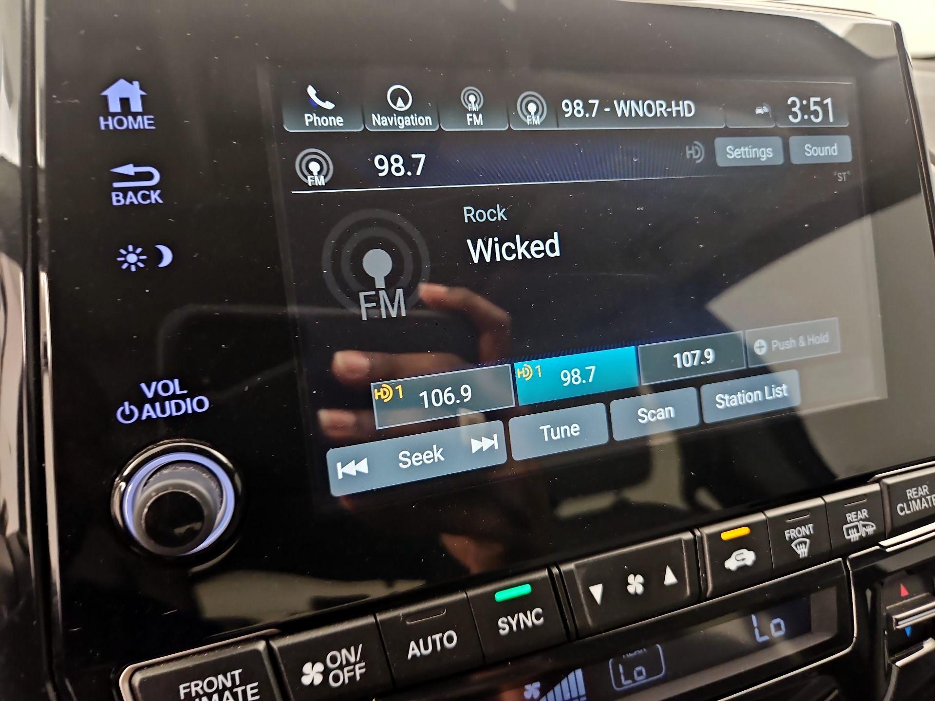 Thumbnail: 2018 Honda Odyssey - 16