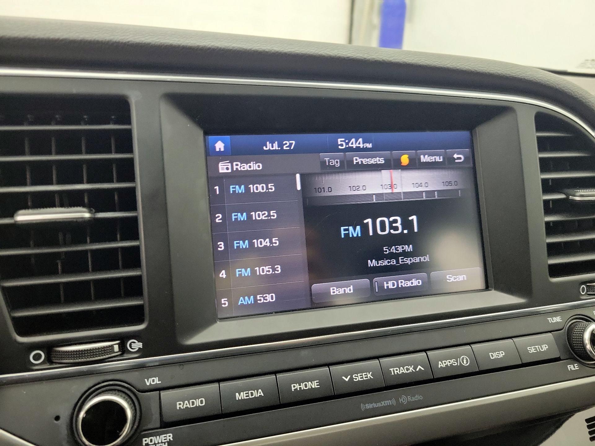 Thumbnail: 2017 Hyundai Elantra - 15