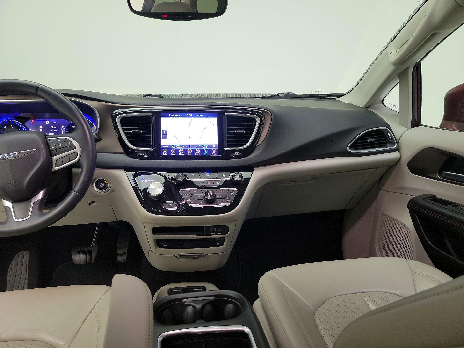 Thumbnail: 2018 Chrysler Pacifica - 9
