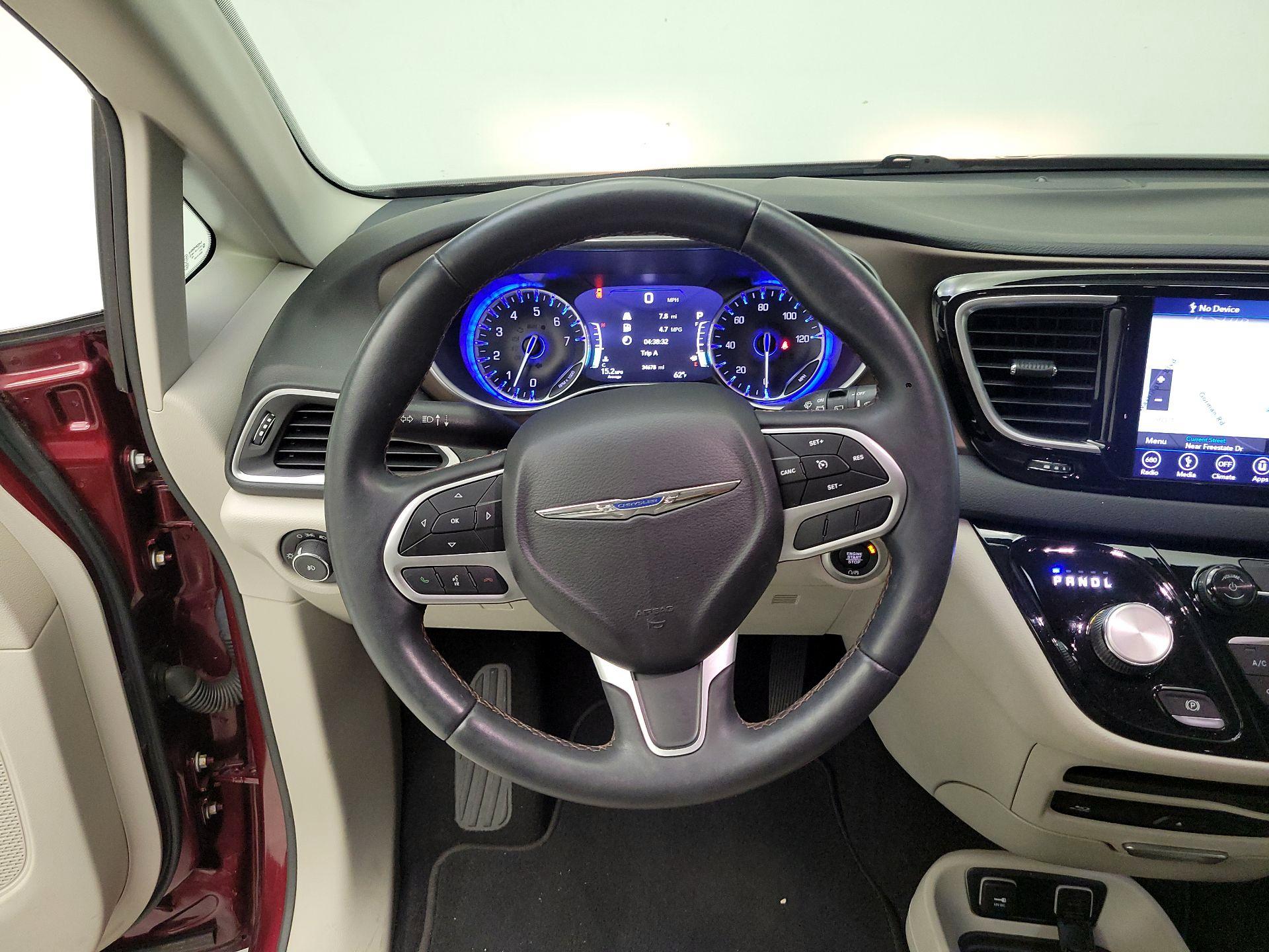 Thumbnail: 2018 Chrysler Pacifica - 10